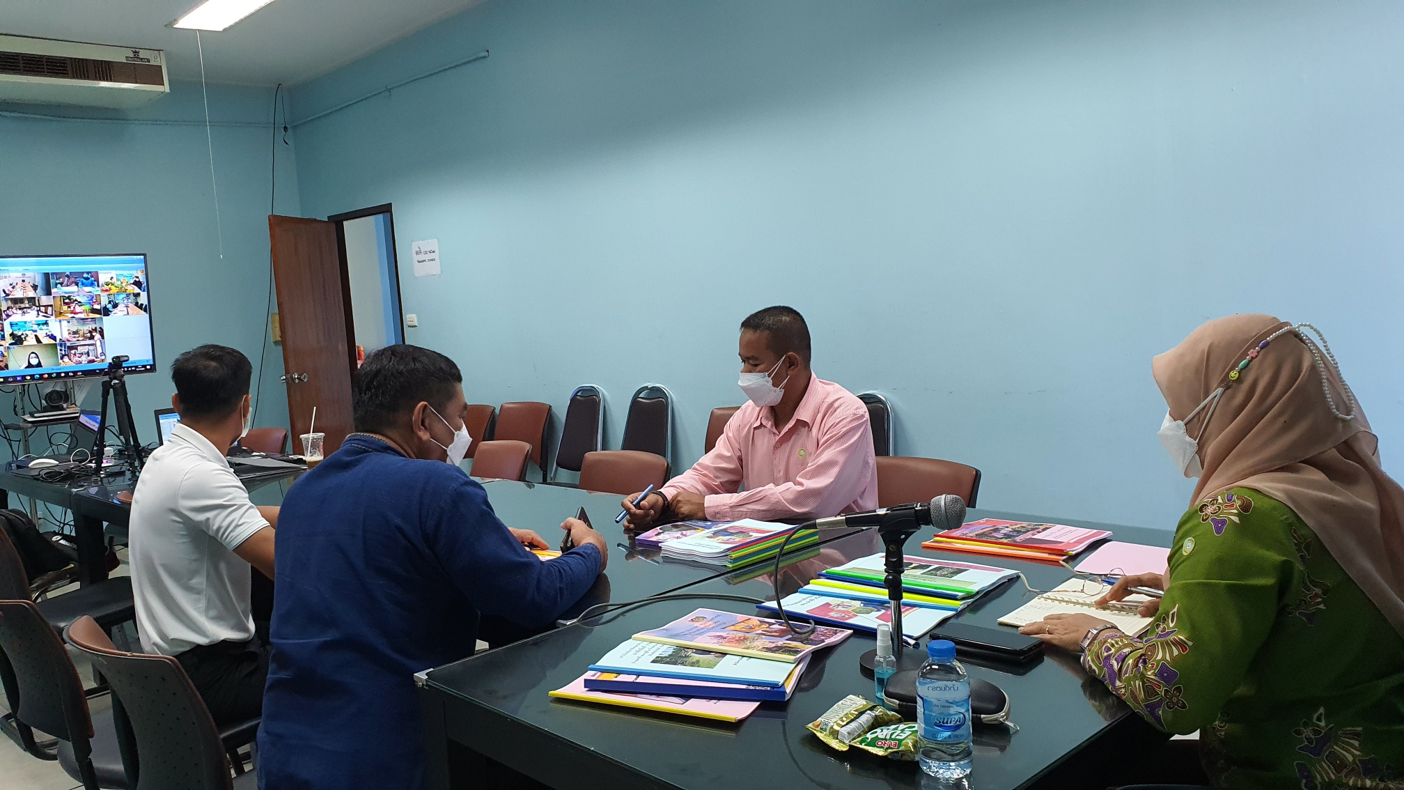 ประชุมออนไลน์ วันที่2 พช.ปัตตานี ร่วมประชุมเชิงปฏิบัติการคณะกรรมการพัฒนาสตรีภาค (กพสภ.) 14จังหวัดภาคใต้ ผ่านระบบออนไลน์ ด้วยโปรแกรม SessionCall