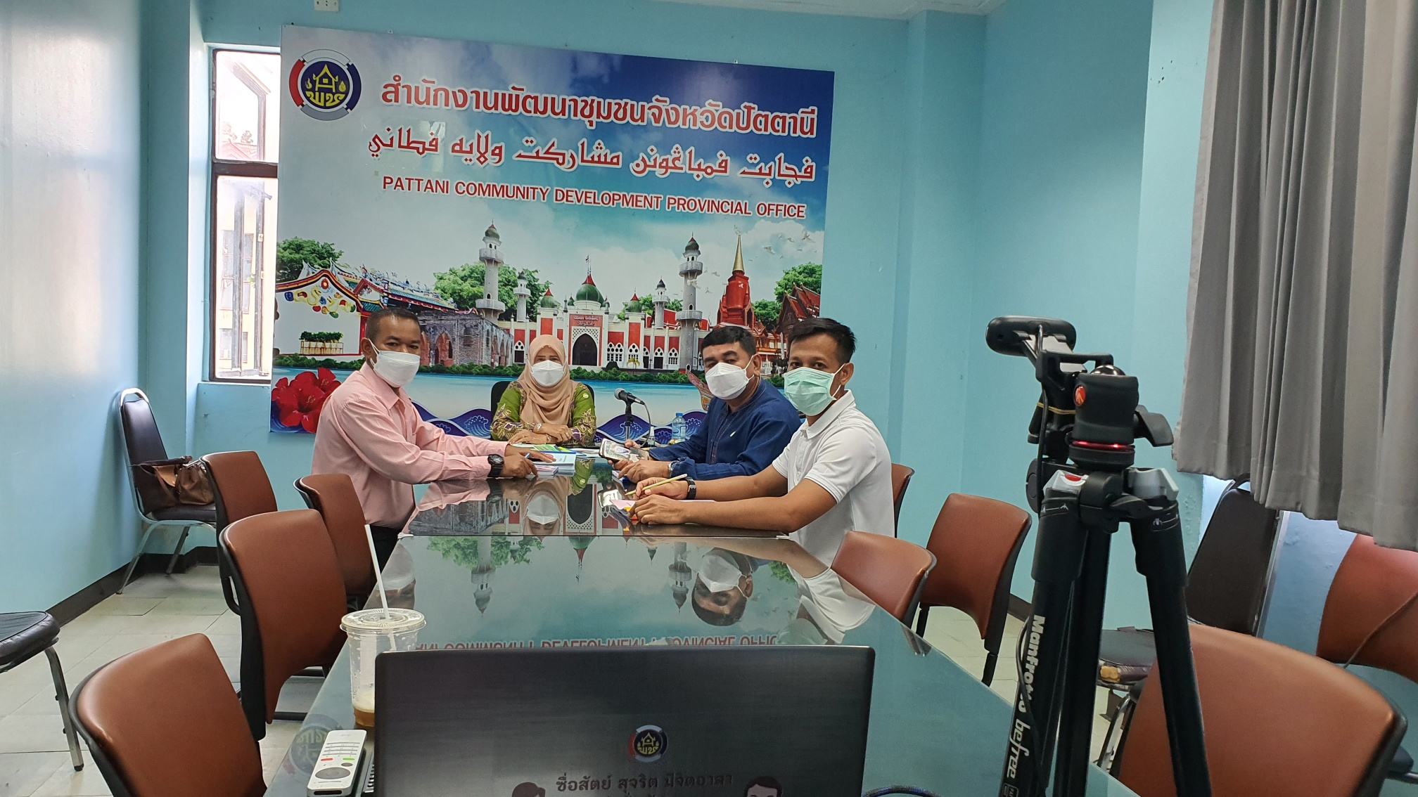 ประชุมออนไลน์ วันที่2 พช.ปัตตานี ร่วมประชุมเชิงปฏิบัติการคณะกรรมการพัฒนาสตรีภาค (กพสภ.) 14จังหวัดภาคใต้ ผ่านระบบออนไลน์ ด้วยโปรแกรม SessionCall