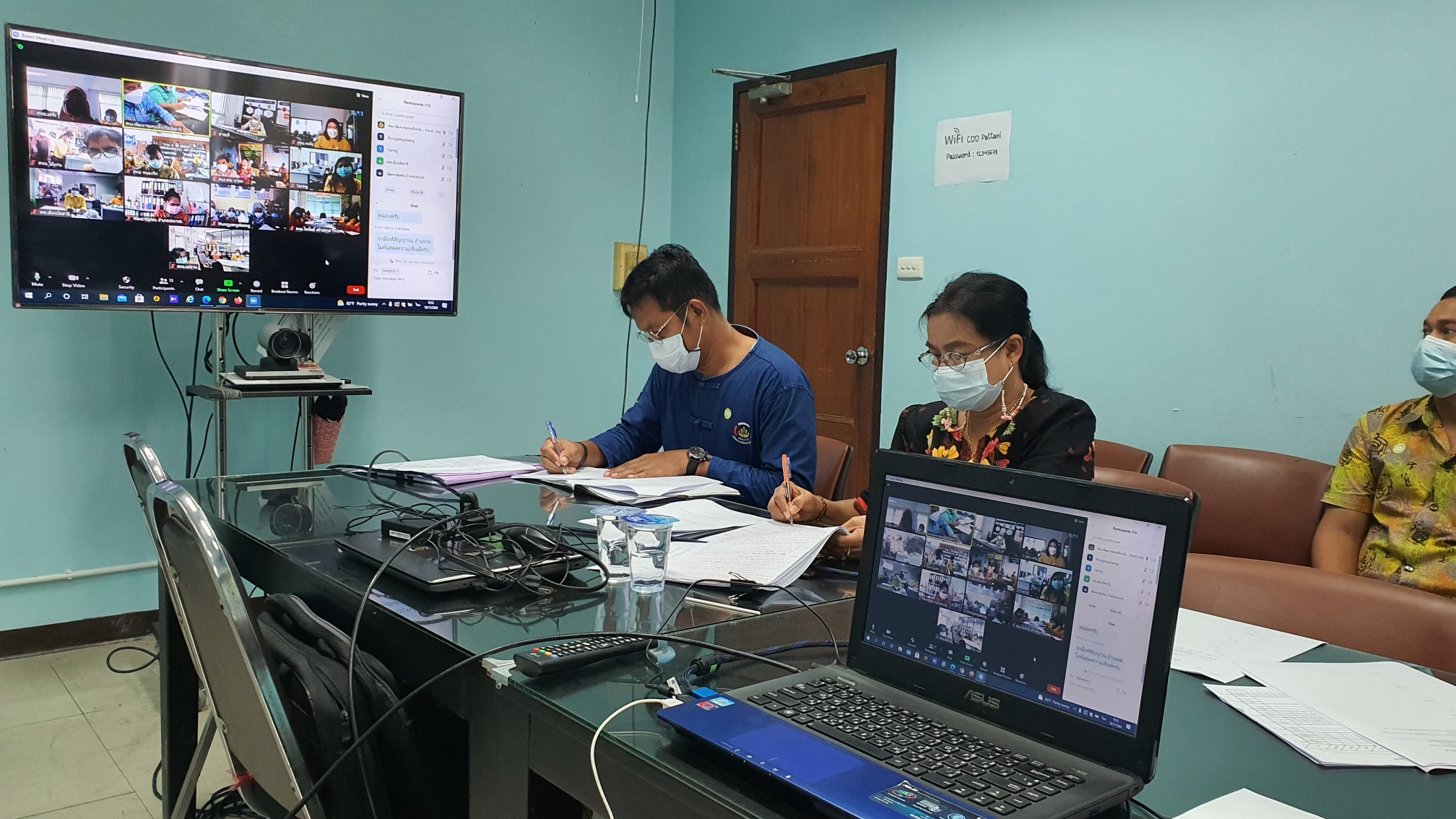 พช.ปัตตานี จัดประชุมประจำเดือนออนไลน์ ด้วยโปรแกรม Zoom Meeting ติดตามผลการขับเคลื่อนงานพัฒนาชุมชน 12 อำเภอ