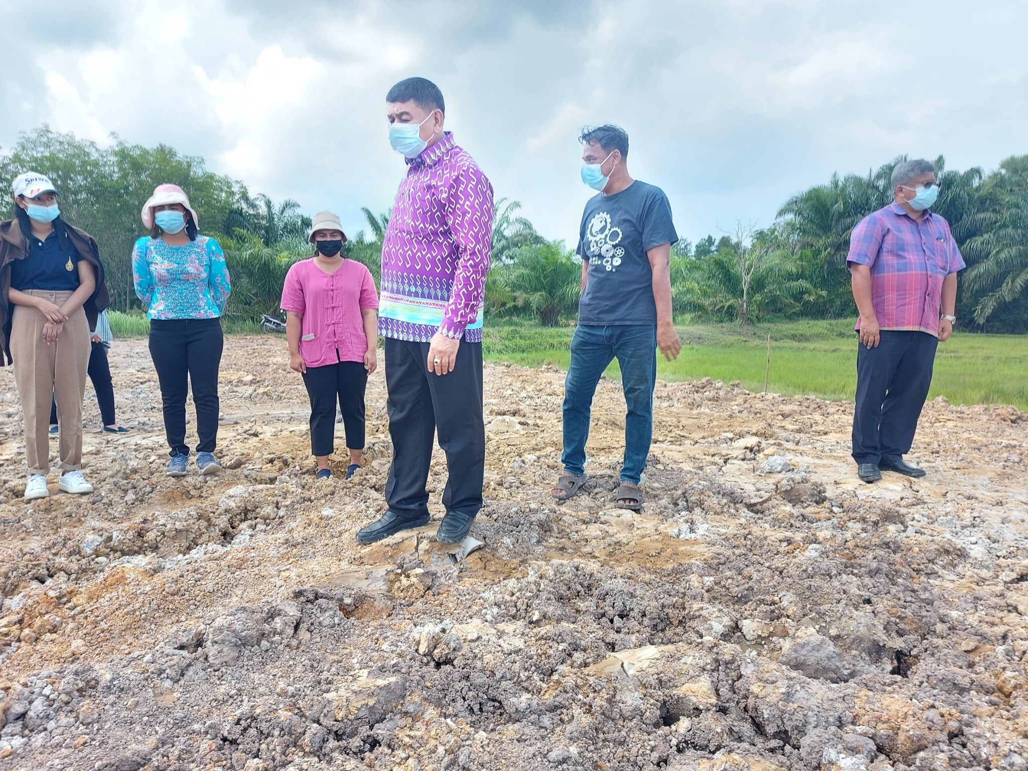 พัฒนาการจังหวัดปัตตานี ลงพื้นที่ติดตามการดำเนินโครงการพัฒนาพื้นที่ต้นแบบการพัฒนาคุณภาพชีวิตตามหลักทฤษฎีใหม่ประยุกต์สู่ “โคก หนอง นา พัฒนาชุมชน จังหวัดปัตตานี”