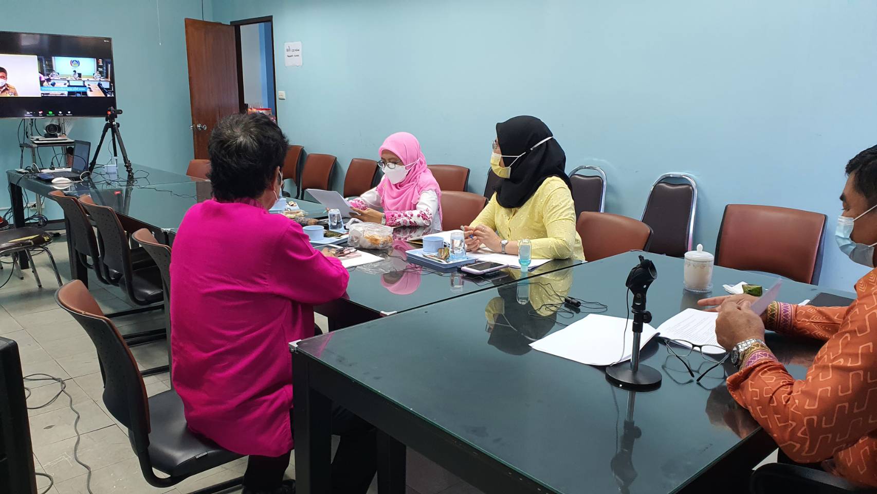 รับฟังการประชุมกรมการพัฒนาชุมชน ครั้งที่ 7/2564 ผ่านระบบประชุมออนไลน์ ด้วยโปรแกรม ZOOM meeting