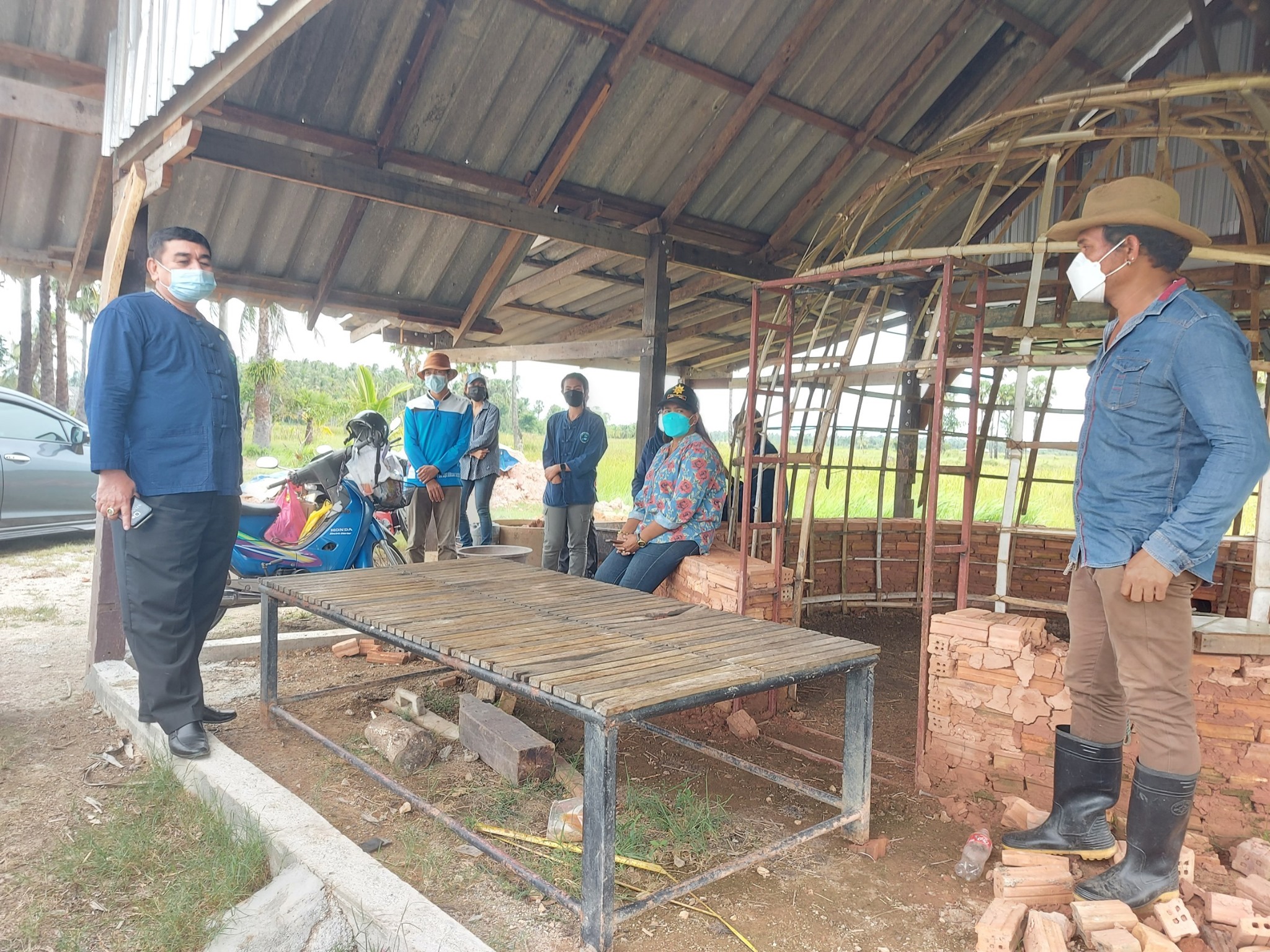 พัฒนาการจังหวัดปัตตานี ลงพื้นที่ติดตามการดำเนินโครงการพัฒนาพื้นที่ต้นแบบการพัฒนาคุณภาพชีวิตตามหลักทฤษฎีใหม่ประยุกต์สู่ “โคก หนอง นา กรมการพัฒนาชุมชน จังหวัดปัตตานี” ในพื้นที่อำเภอหนองจิก