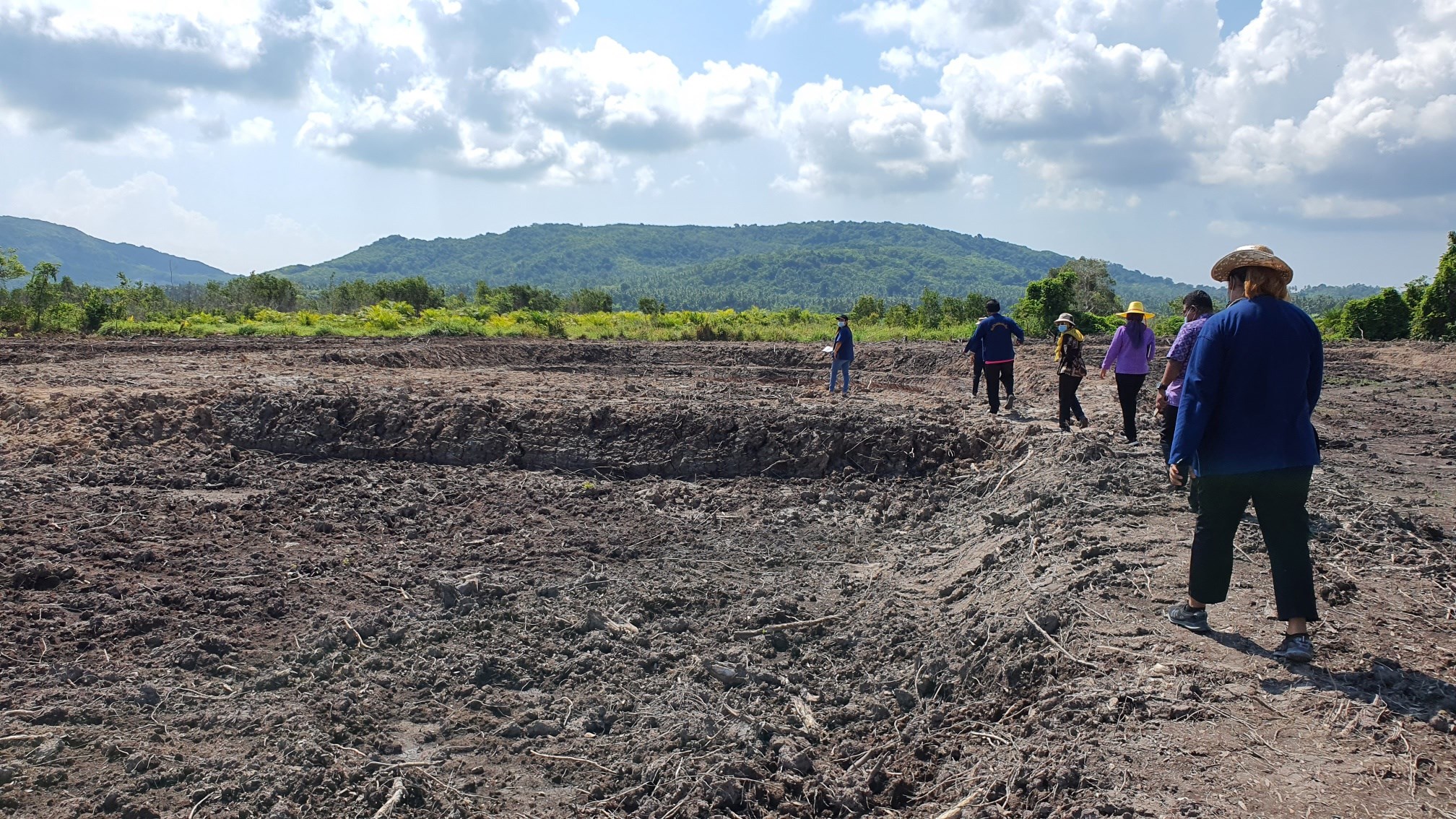 พช.ปัตตานี ลงพื้นที่ตรวจติดตามผลการพัฒนาพื้นที่ต้นแบบการพัฒนาคุณภาพชีวิตตามหลักทฤษฎีใหม่ ประยุกต์สู่ “โคก หนอง นา กรมการพัฒนาชุมชน” อำเภอปะนาเระ จังหวัดปัตตานี