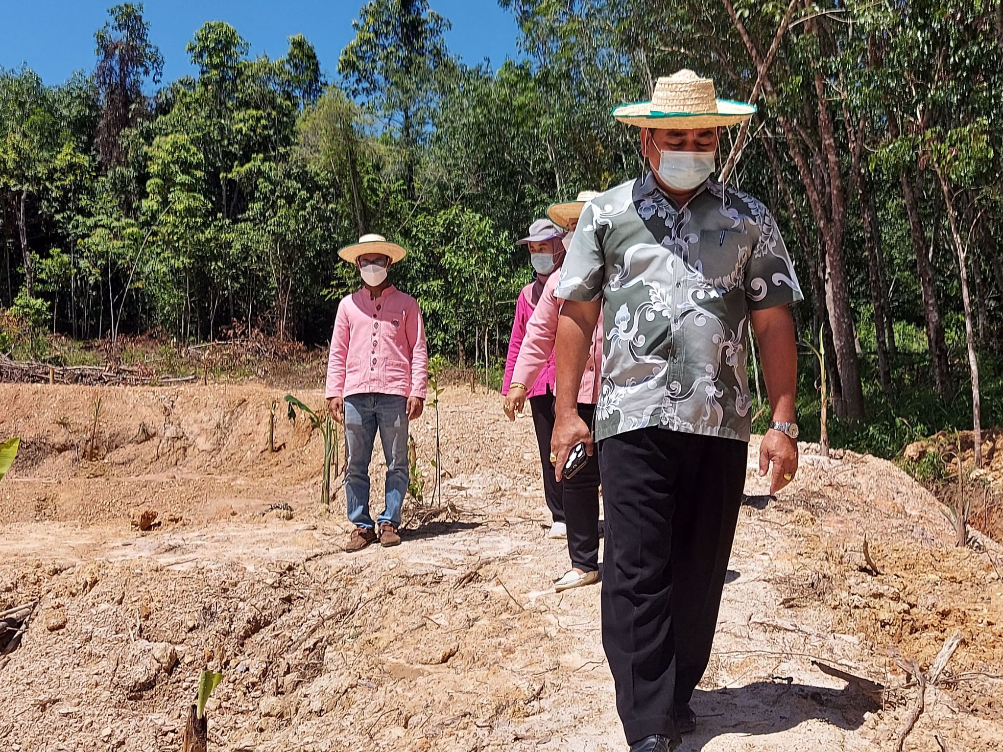 พัฒนาการจังหวัดปัตตานี ลงพื้นที่ติดตามการดำเนินโครงการพัฒนาพื้นที่ต้นแบบการพัฒนาคุณภาพชีวิตตามหลักทฤษฎีใหม่ประยุกต์สู่ “โคก หนอง นา กรมการพัฒนาชุมชน จังหวัดปัตตานี” และติดตามสนับสนุนการขับเคลื่อนงานพัฒนาชุมชน ในพื้นที่ 3 อำเภอ (อำเภอกะพ้อ ,อำเภอปะนาเระ และอำเภอสายบุรี)