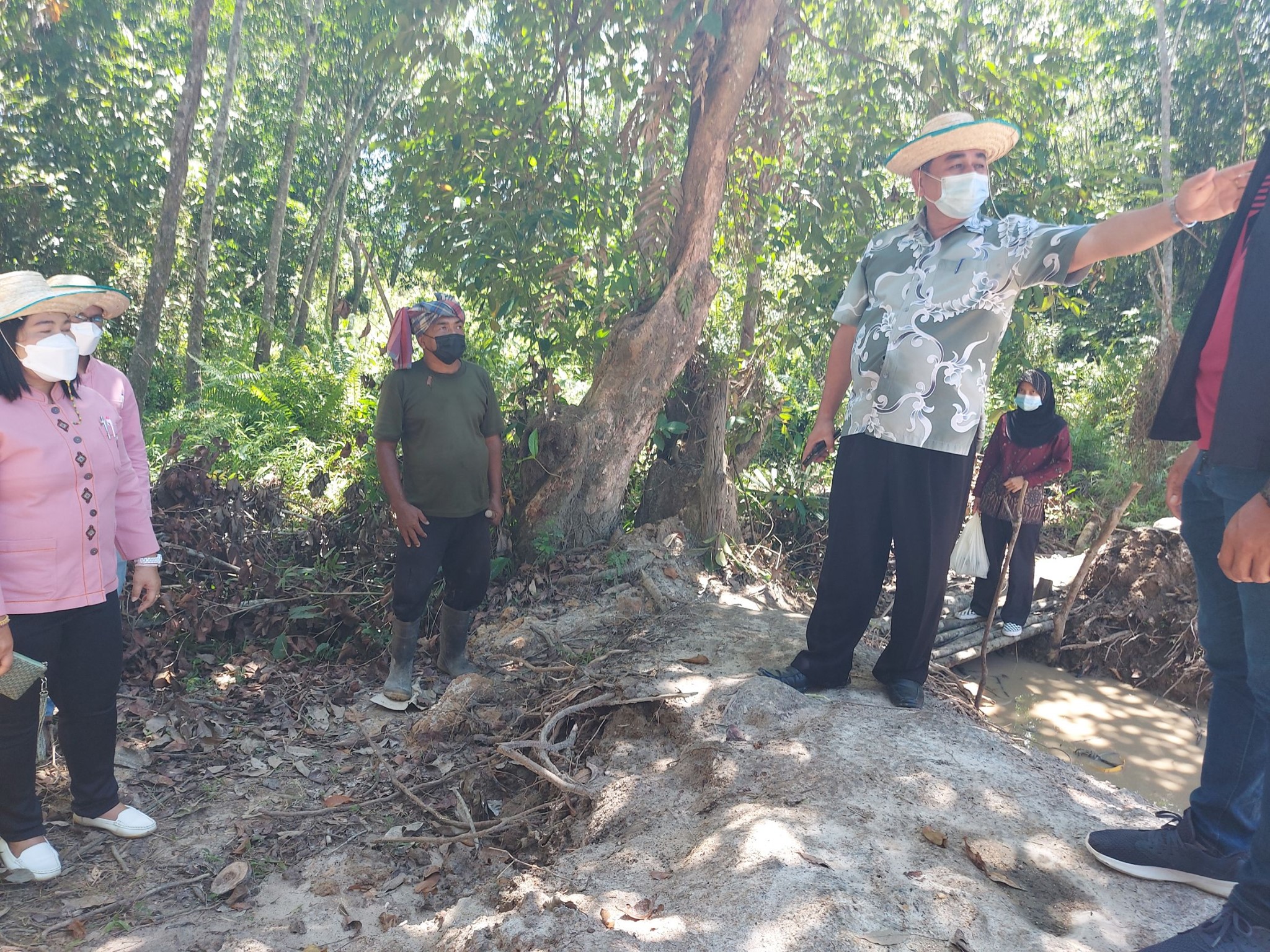 พัฒนาการจังหวัดปัตตานี ลงพื้นที่ติดตามการดำเนินโครงการพัฒนาพื้นที่ต้นแบบการพัฒนาคุณภาพชีวิตตามหลักทฤษฎีใหม่ประยุกต์สู่ “โคก หนอง นา กรมการพัฒนาชุมชน จังหวัดปัตตานี” และติดตามสนับสนุนการขับเคลื่อนงานพัฒนาชุมชน ในพื้นที่ 3 อำเภอ (อำเภอกะพ้อ ,อำเภอปะนาเระ และอำเภอสายบุรี)