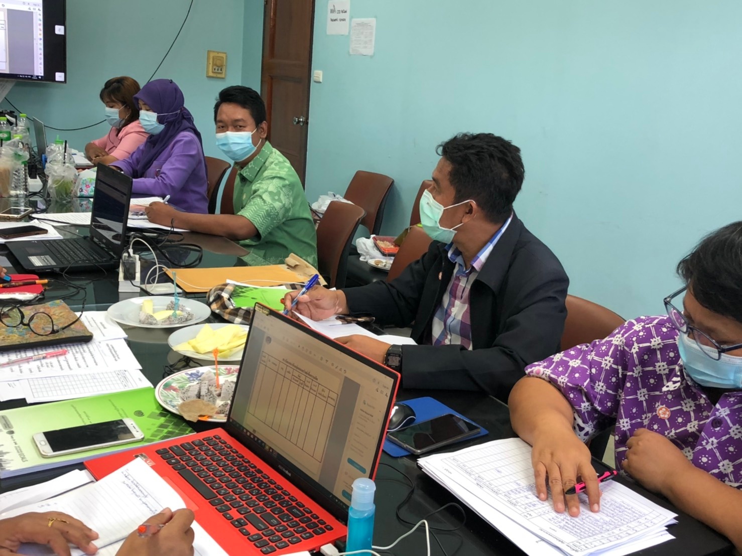 รับฟังการประชุม conference การเสริมสร้างกองทุนชุมชนตามหลักธรรมาภิบาล ผ่านระบบวีดีทัศน์ทางไกล