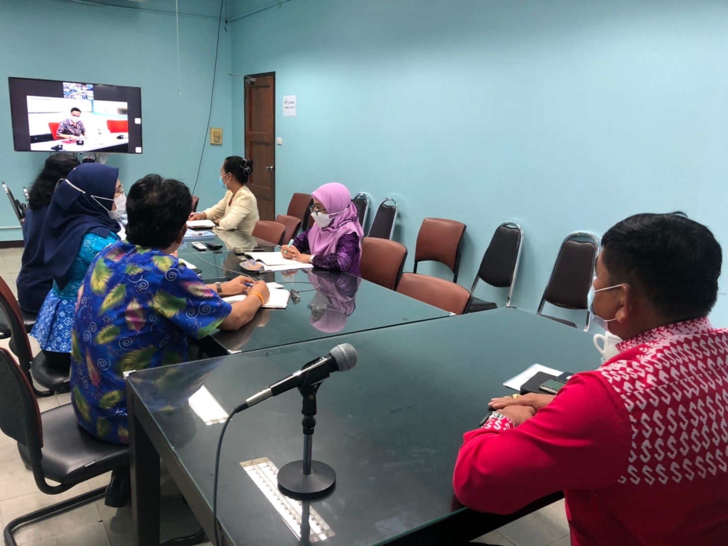 รับฟังการประชุม conference เพื่อเตรียมความพร้อมการบริหารการจัดเก็บข้อมูลความจำเป็นพื้นฐาน (จปฐ.) และข้อมูลพื้นฐานระดับหมู่บ้าน (กชช.2ค) ประจำปี 2564 ผ่านระบบวีดีทัศน์ทางไกล