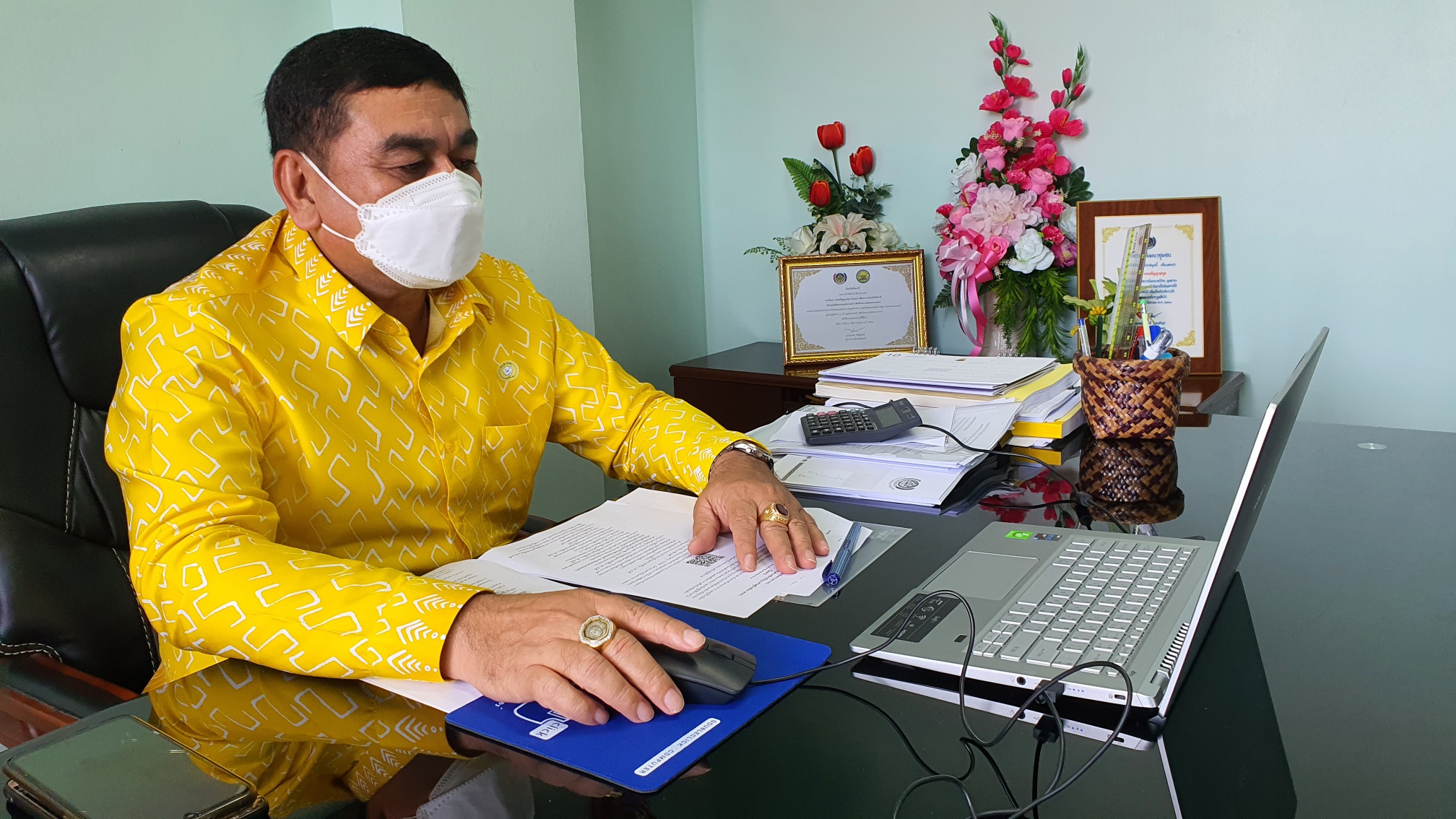 ผู้ว่าราชการจังหวัดปัตตานี มอบหมายพัฒนาการจังหวัดปัตตานี นำเสนอทิศทางขจัดปัญหาความยากจนและพัฒนาคนทุกช่วงวัย ผ่านระบบ Zoom Cloud Meeting