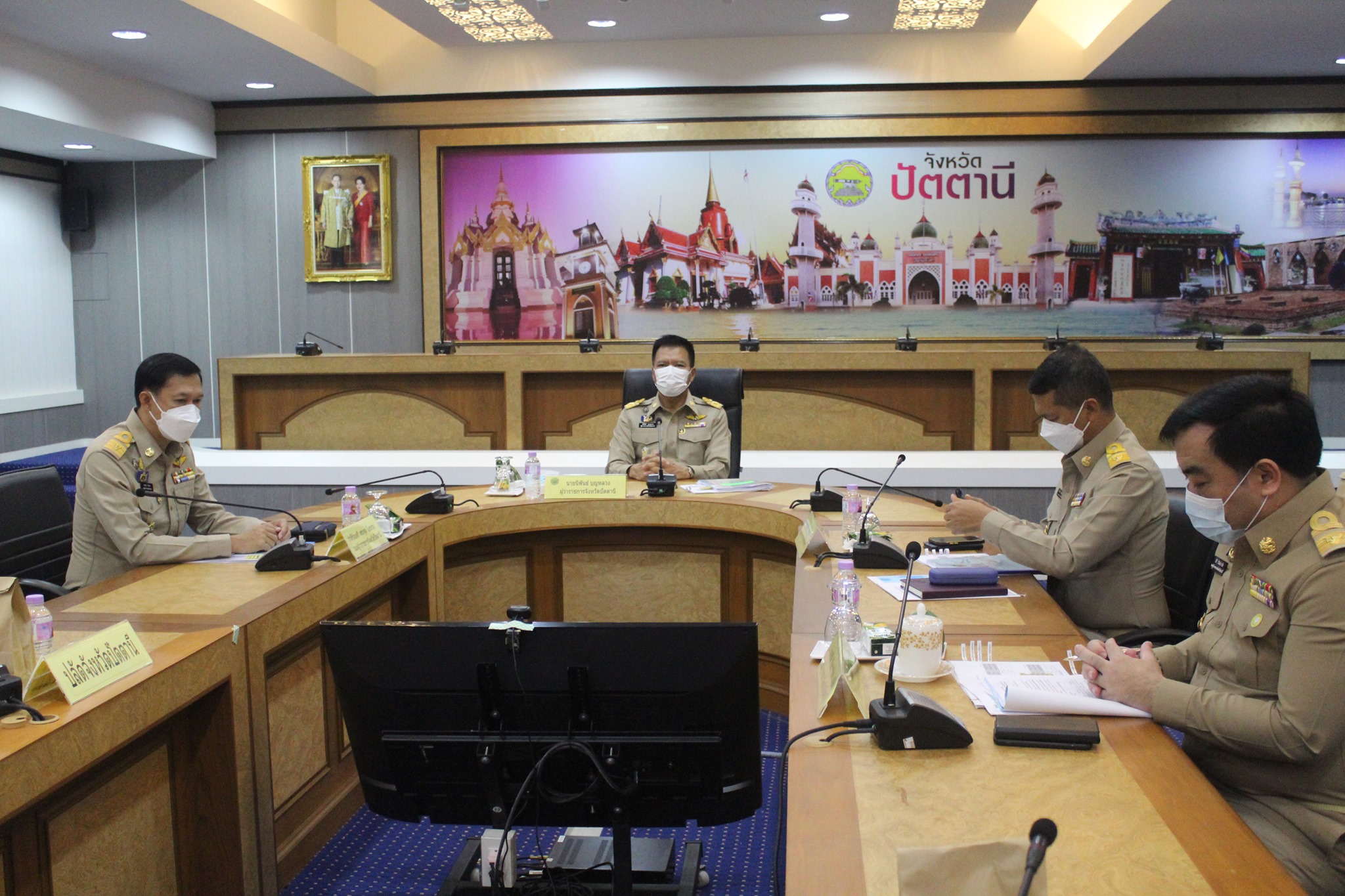 ผู้ว่าฯ ปัตตานี มอบวุฒิบัตรและเข็มวิทยฐานะ นักบริหารงานพัฒนาชุมชนระดับสูง(นพส.) และประกาศเกียรติคุณข้าราชการดีเด่น กรมการพัฒนาชุมชน 2564