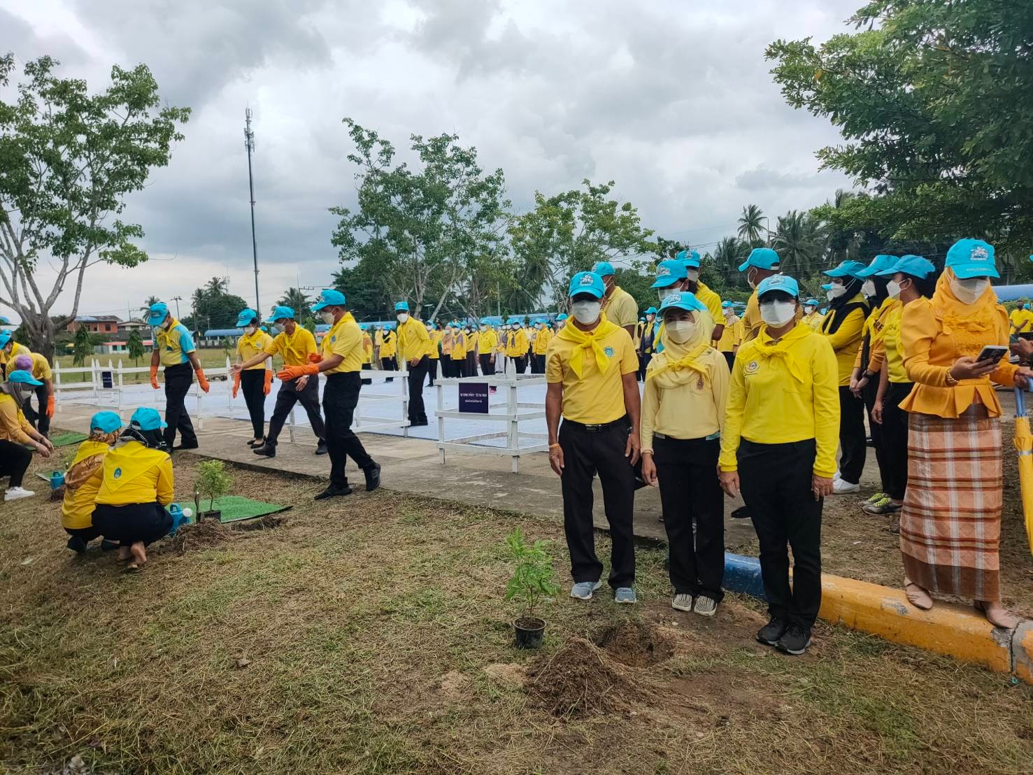 พช.ปัตตานี ร่วมกิจกรรมจิตอาสาพระราชทาน เนื่องในวันคล้ายวันพระบรมราชสมภพ ของพระบาทสมเด็จพระบรมชนกาธิเบศร มหาภูมิพลอดุลยเดชมหาราช บรมนารถพิตร และวันพ่อแห่งชาติ 5 ธันวาคม 2564