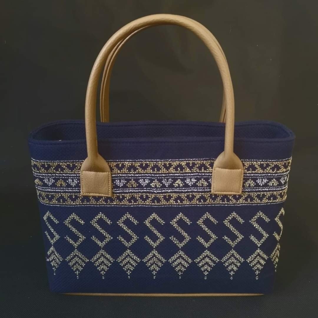 ทำด้วยมือ สืบสาน รักษา และต่อยอด ด้วยหัวใจ