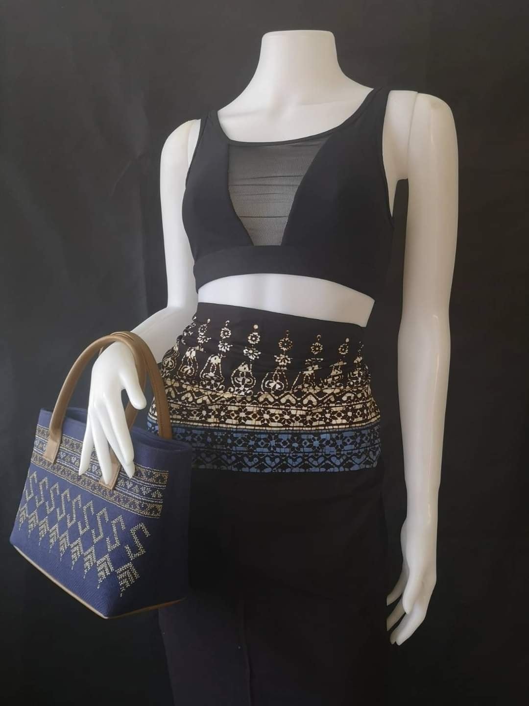 ทำด้วยมือ สืบสาน รักษา และต่อยอด ด้วยหัวใจ