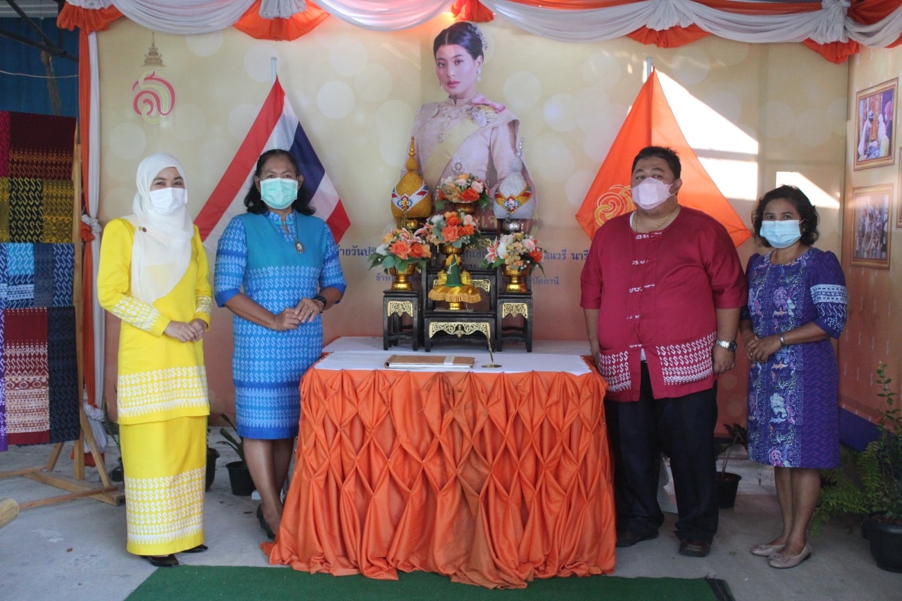 สำนึกในพระกรุณาธิคุณฯ “ผ้าลายขอเจ้าฟ้า สิริวัณณวรีฯ” สร้างอาชีพ เพิ่มรายได้ พัฒนาคุณภาพชีวิต ส่งเสริมผู้ประกอบการ OTOP ในชุมชน สู้วิกฤต COVID-19