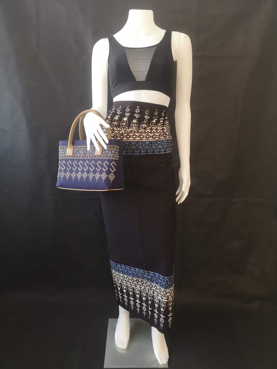 ทำด้วยมือ สืบสาน รักษา และต่อยอด ด้วยหัวใจ