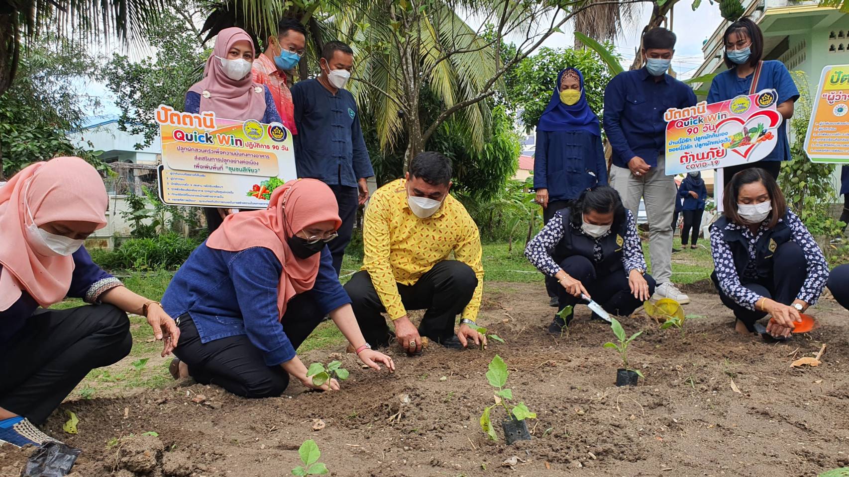 ผวจ.ปัตตานี” เปิดสวนหลังจวนผู้ว่าราชการจังหวัด ยกร่องปลูกผักสวนครัว” ร่วมขับเคลื่อนกิจกรรมสร้างวัฒนธรรมการปลูกผักอย่างต่อเนื่อง