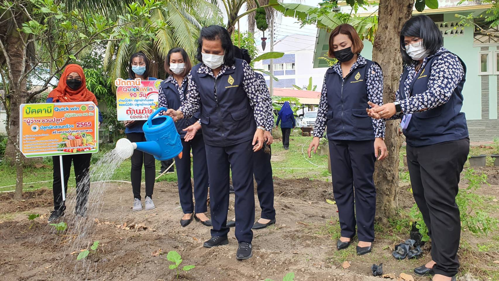 ผวจ.ปัตตานี” เปิดสวนหลังจวนผู้ว่าราชการจังหวัด ยกร่องปลูกผักสวนครัว” ร่วมขับเคลื่อนกิจกรรมสร้างวัฒนธรรมการปลูกผักอย่างต่อเนื่อง
