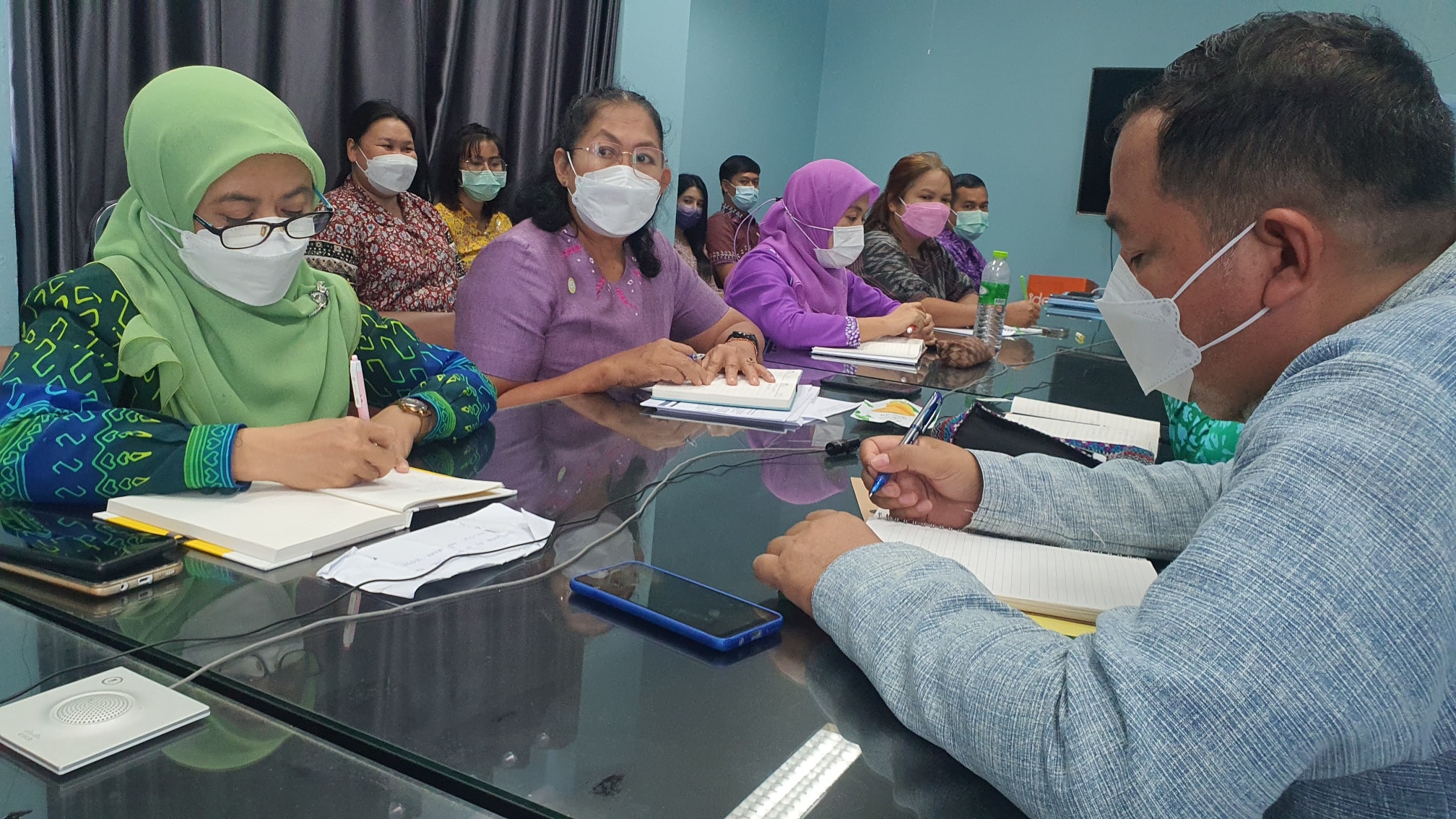 นายวัชระ ธรรมปัญญาสกุล พัฒนาการจังหวัดปัตตานี เป็นประธานประชุมเจ้าหน้าที่พัฒนาชุมชนจังหวัดปัตตานี