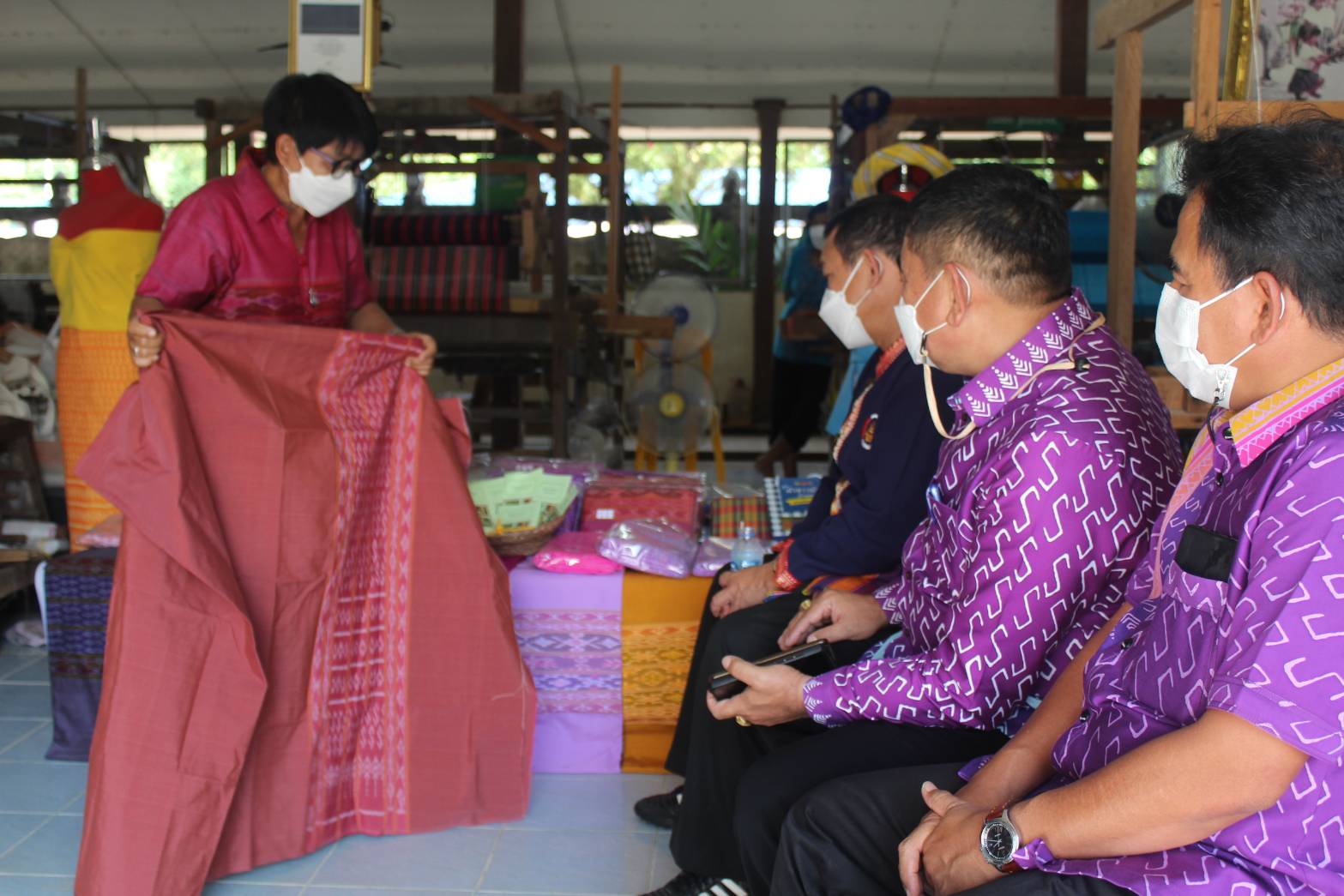 ผู้ตรวจราชการกรมการพัฒนาชุมชน ชื่นชมการขับเคลื่อนกิจกรรมและสนับสนุนการดำเนินงานเพื่อการพัฒนาชุมชน จังหวัดปัตตานี