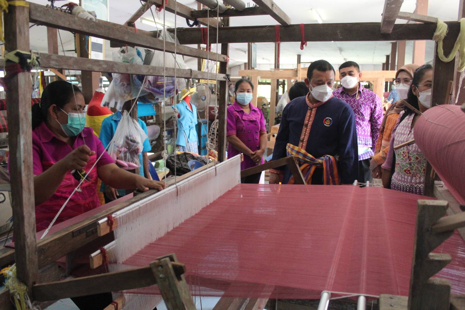 ผู้ตรวจราชการกรมการพัฒนาชุมชน ชื่นชมการขับเคลื่อนกิจกรรมและสนับสนุนการดำเนินงานเพื่อการพัฒนาชุมชน จังหวัดปัตตานี