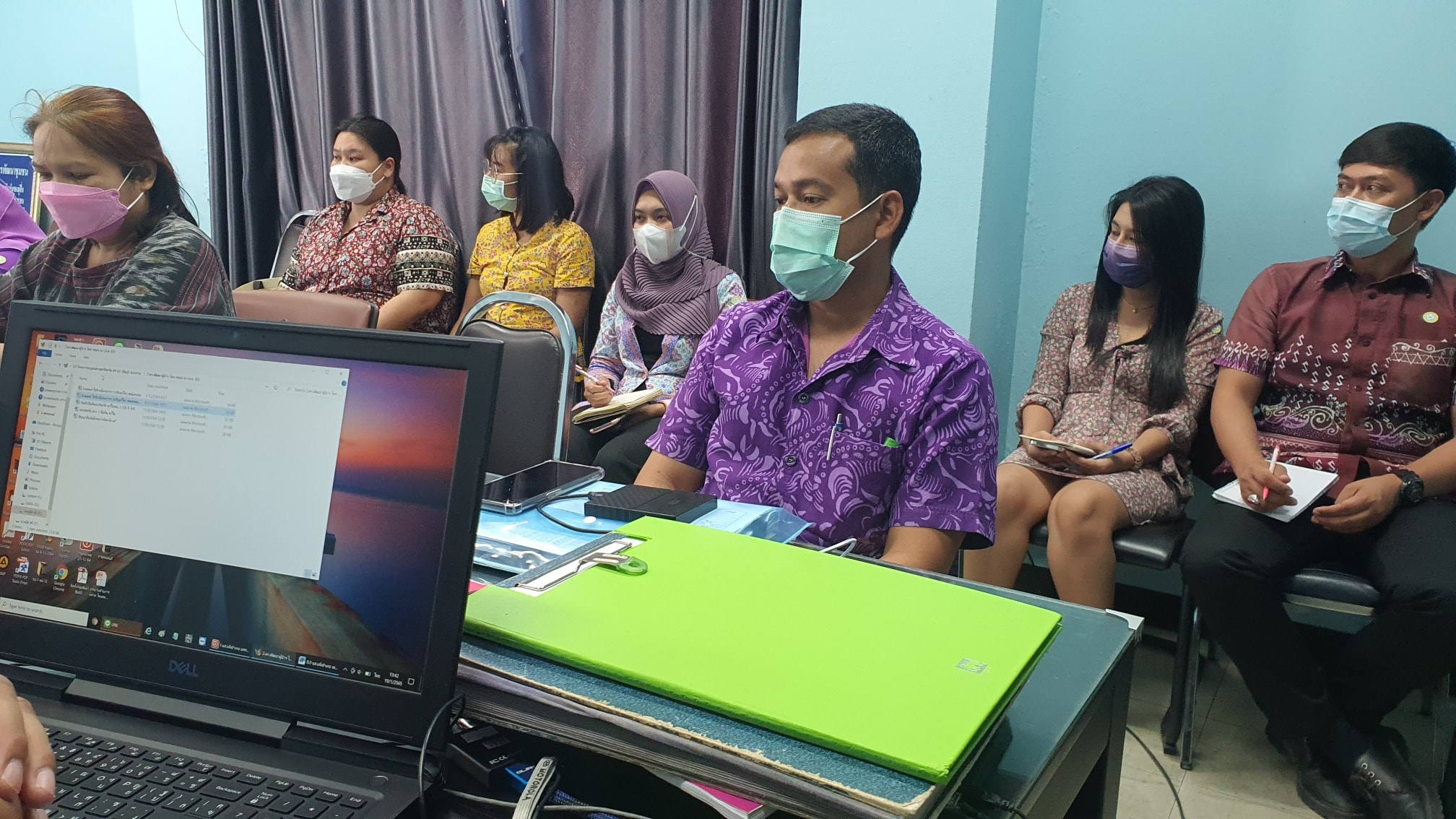 นายวัชระ ธรรมปัญญาสกุล พัฒนาการจังหวัดปัตตานี เป็นประธานประชุมเจ้าหน้าที่พัฒนาชุมชนจังหวัดปัตตานี