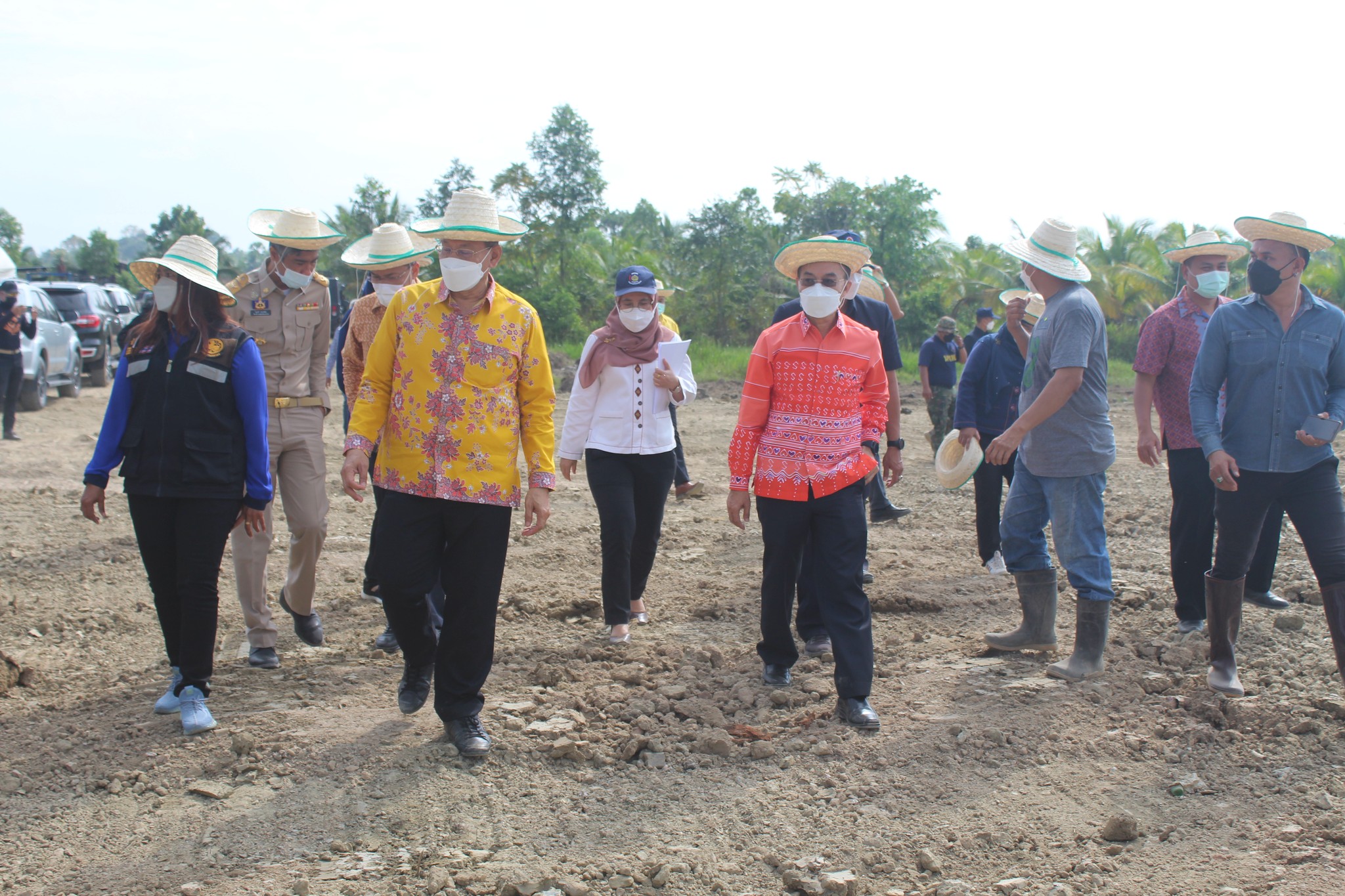 ผู้ตรวจราชการกระทรวงมหาดไทย ลงพื้นที่ติดตามผลการพัฒนาพื้นที่ต้นแบบการพัฒนาคุณภาพชีวิตตามหลักทฤษฎีใหม่ ประยุกย์สู่ “โคก หนอง นา กรมการพัฒนาชุมชน” จังหวัดปัตตานี