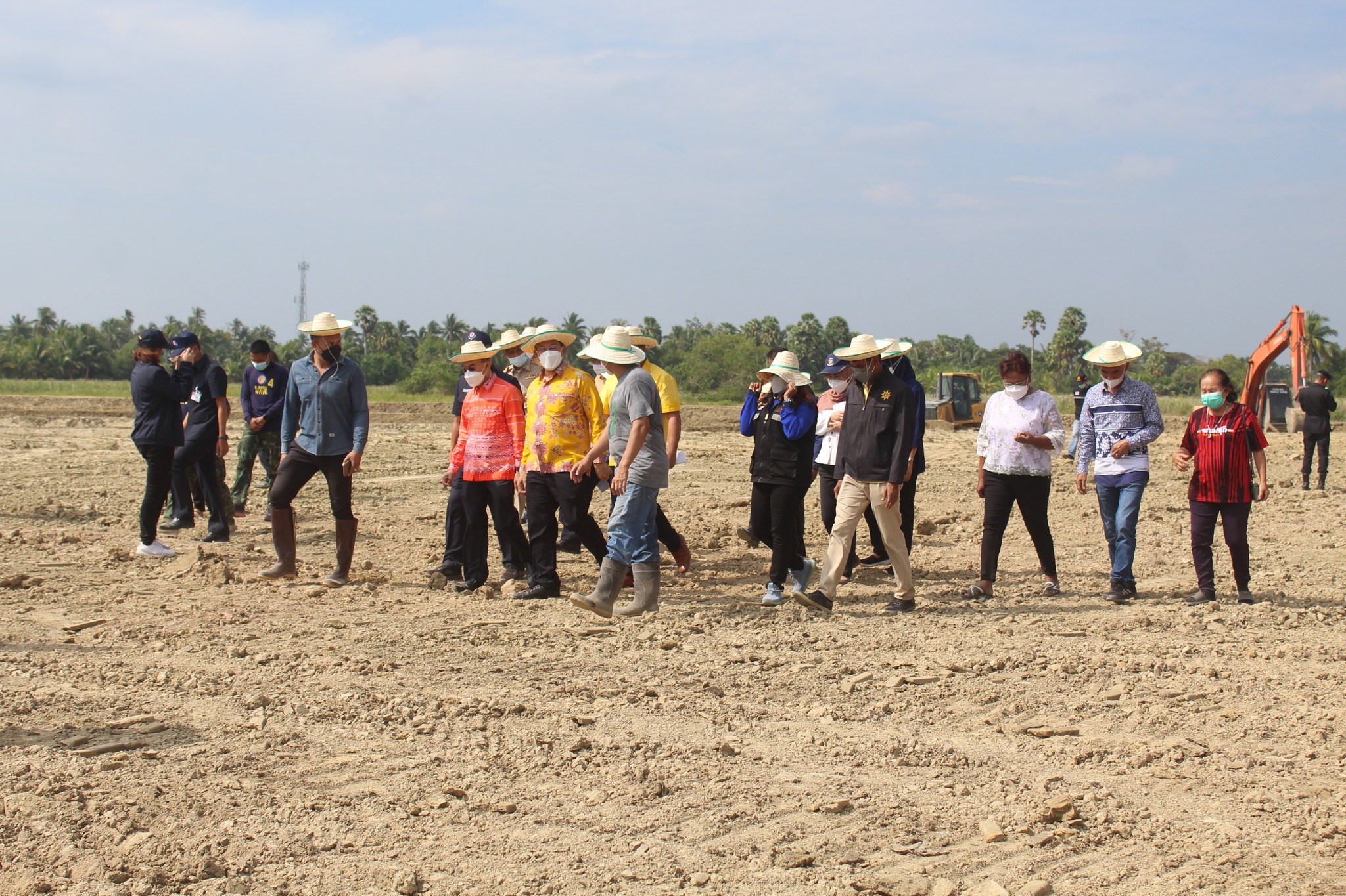 ผู้ตรวจราชการกระทรวงมหาดไทย ลงพื้นที่ติดตามผลการพัฒนาพื้นที่ต้นแบบการพัฒนาคุณภาพชีวิตตามหลักทฤษฎีใหม่ ประยุกย์สู่ “โคก หนอง นา กรมการพัฒนาชุมชน” จังหวัดปัตตานี