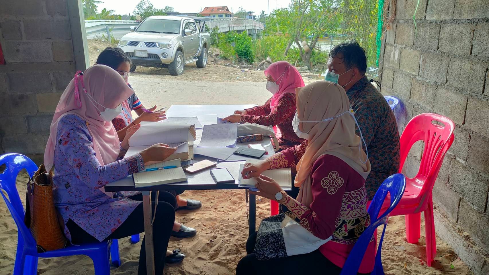 พช.ปัตตานี สนับสนุน “กองทุนแก้ไขปัญหาความยากจน (กข.คจ.)” 12อำเภอ