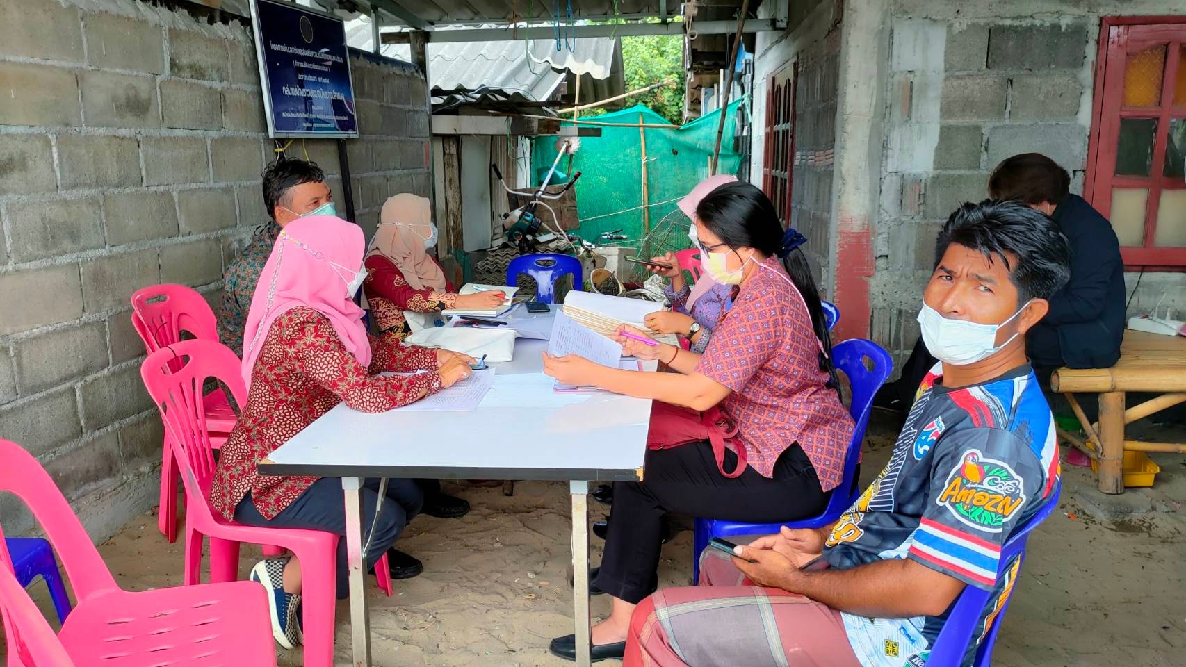 พช.ปัตตานี สนับสนุน “กองทุนแก้ไขปัญหาความยากจน (กข.คจ.)” 12อำเภอ