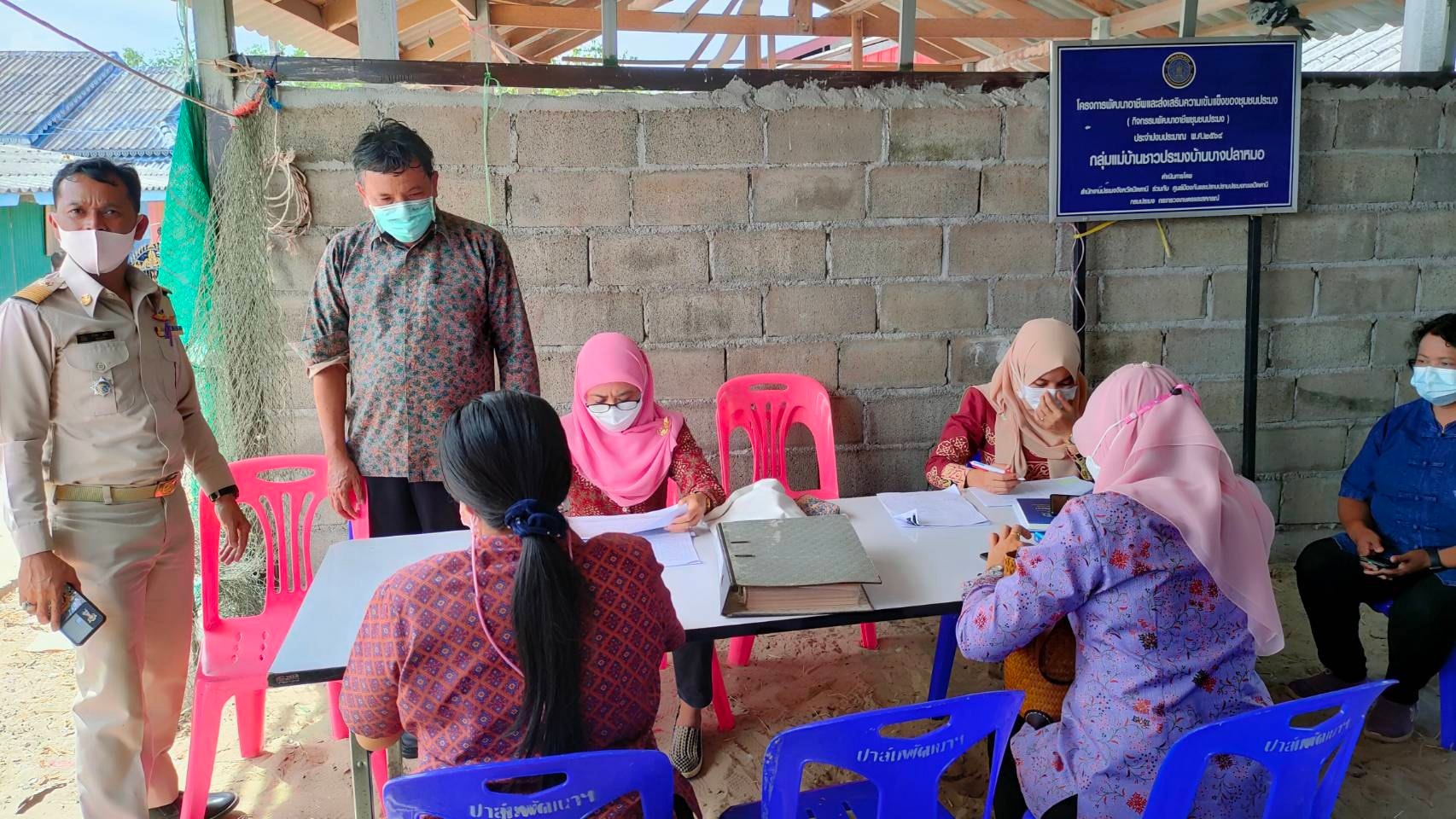 พช.ปัตตานี สนับสนุน “กองทุนแก้ไขปัญหาความยากจน (กข.คจ.)” 12อำเภอ