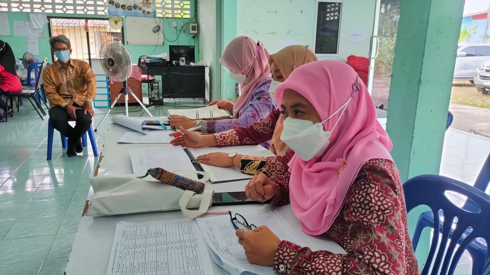 พช.ปัตตานี สนับสนุน “กองทุนแก้ไขปัญหาความยากจน (กข.คจ.)” 12อำเภอ