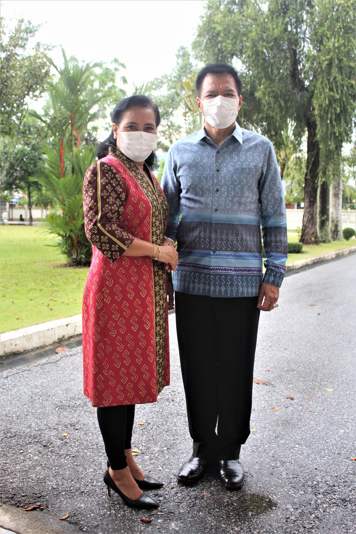 ผู้ว่าฯ ปัตตานี ร่วมเชิดชูความงดงามของผ้าไทย ผ้าถิ่น ผ้าพื้นเมือง เพิ่มคุณค่าด้วยเรื่องราวและความหมายที่งดงาม ยกระดับผ้าไทยให้มีความร่วมสมัย ก้าวสู่ระดับสากล กระจายรายได้สู่ชุมชน