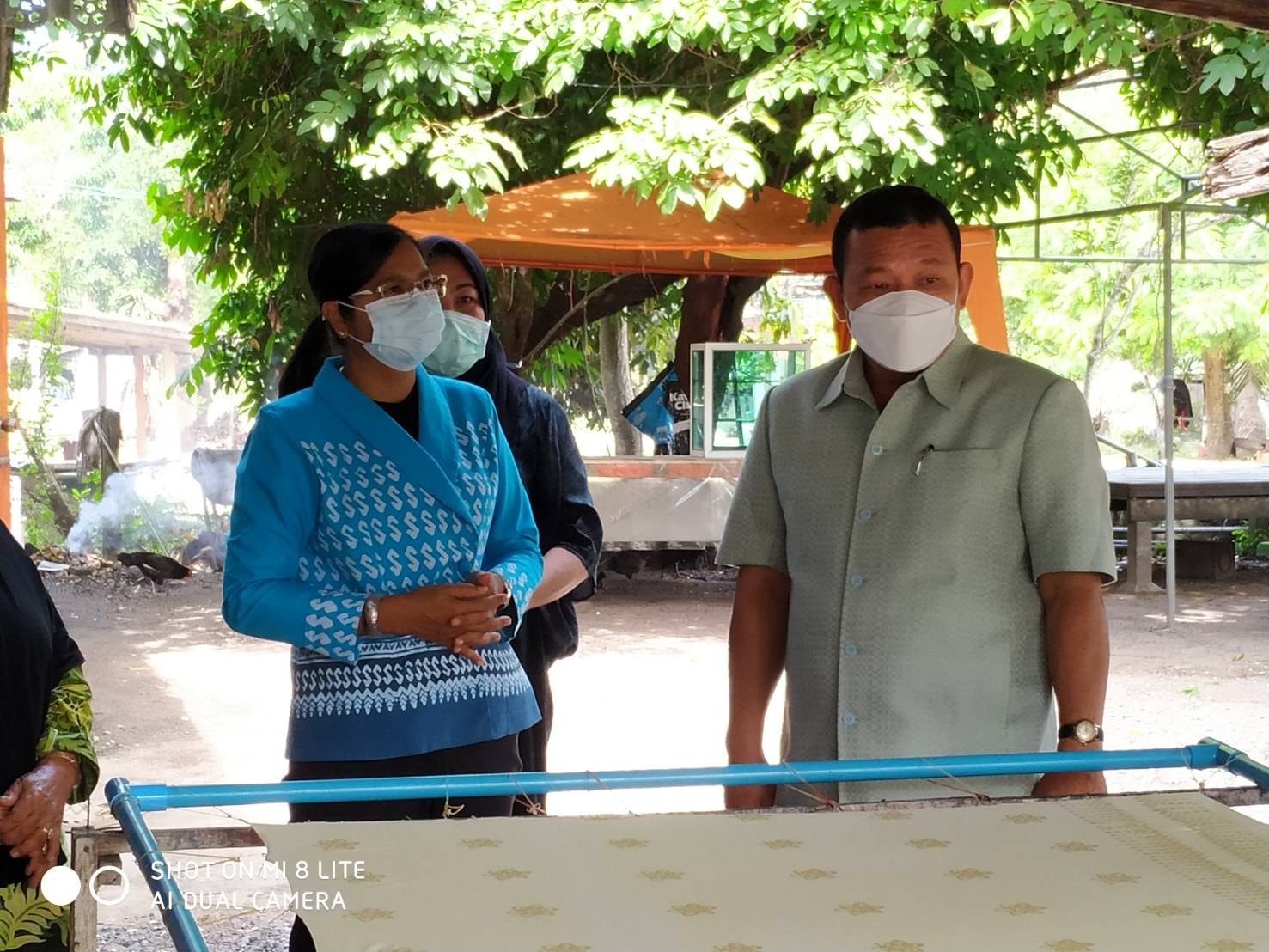 ผู้ตรวจราชการกรมการพัฒนาชุมชน เยี่ยมชมงานศิลปะวาดลายและการพิมพ์ลายบนผืนผ้า “กลุ่มยาริงบาติก” อำเภอยะหริ่ง