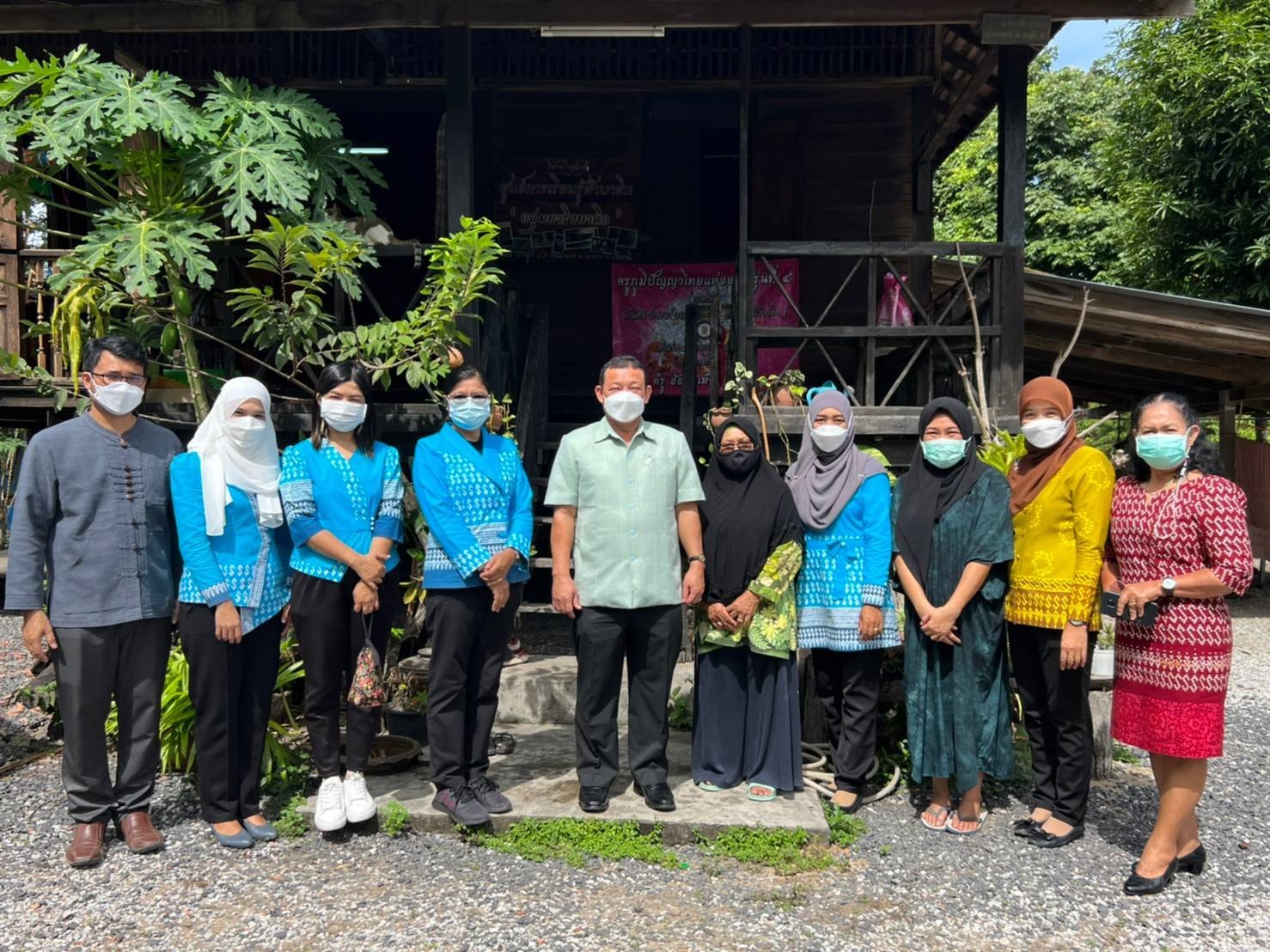 ผู้ตรวจราชการกรมการพัฒนาชุมชน เยี่ยมชมงานศิลปะวาดลายและการพิมพ์ลายบนผืนผ้า “กลุ่มยาริงบาติก” อำเภอยะหริ่ง