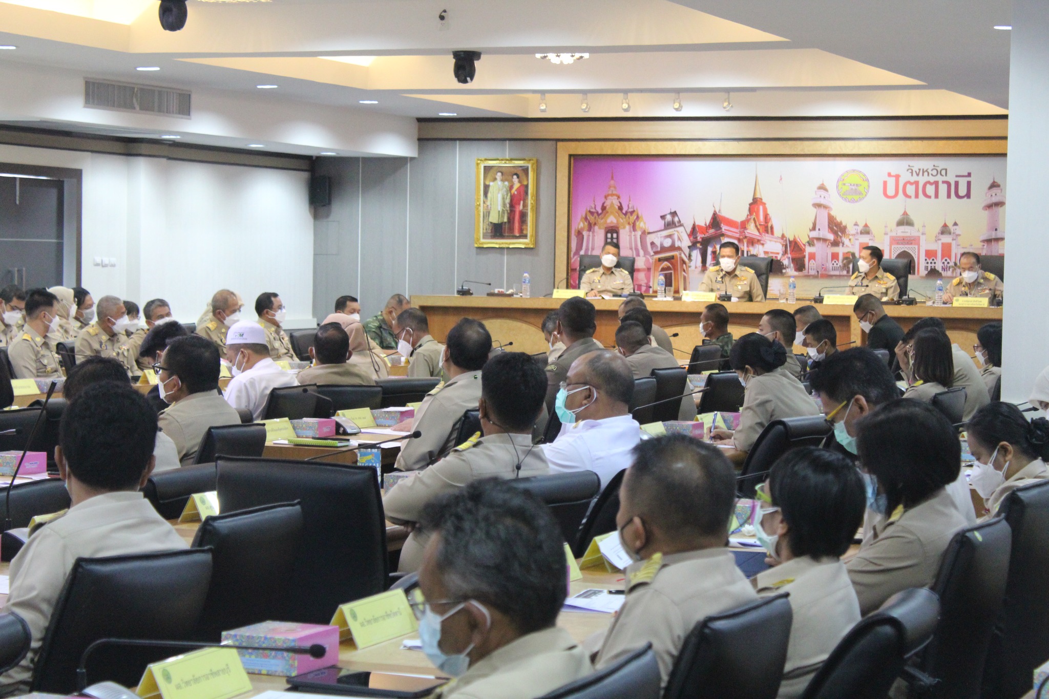 ผู้ว่าฯ ปัตตานี เชิญชวนทุกภาคส่วน ร่วมรณรงค์และส่งเสริมการสวมใส่ผ้าไทย ผ้าถิ่น ผ้าพื้นเมือง ตามแนวพระราชดำริ สมเด็จพระเจ้าลูกเธอเจ้าฟ้าสิริวัณณวรี นารีรัตนราชกัญญา “ผ้าไทย ใส่ให้สนุก” ในการสืบสานพระราชปณิธานสมเด็จพระนางเจ้าสิริกิติ์ พระบรมราชินีนาถ พระบรมราชชนนีพันปีหลวง