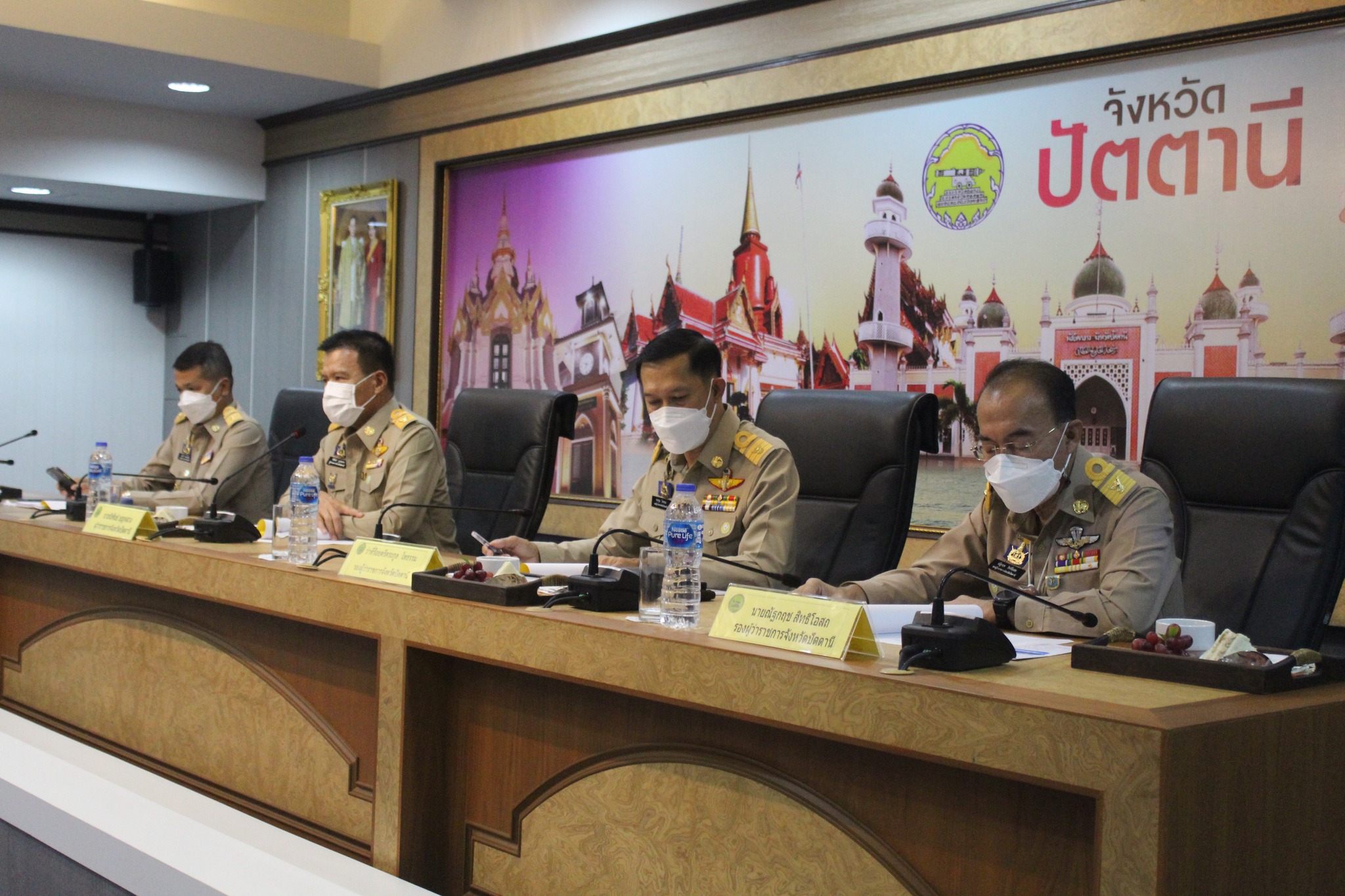 ผู้ว่าฯ ปัตตานี เชิญชวนทุกภาคส่วน ร่วมรณรงค์และส่งเสริมการสวมใส่ผ้าไทย ผ้าถิ่น ผ้าพื้นเมือง ตามแนวพระราชดำริ สมเด็จพระเจ้าลูกเธอเจ้าฟ้าสิริวัณณวรี นารีรัตนราชกัญญา “ผ้าไทย ใส่ให้สนุก” ในการสืบสานพระราชปณิธานสมเด็จพระนางเจ้าสิริกิติ์ พระบรมราชินีนาถ พระบรมราชชนนีพันปีหลวง