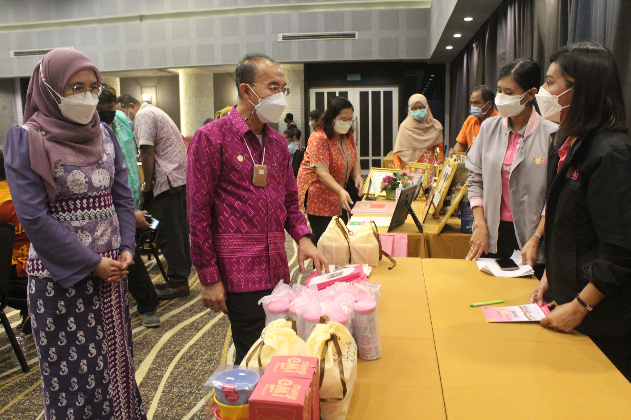 จังหวัดปัตตานี จัดมหกรรมการออม ลดความเหลื่อมล้ำของประชาชน เนื่องในโอกาสครบรอบ 48 ปี ของการก่อตั้งกลุ่มออมทรัพย์เพื่อการผลิต