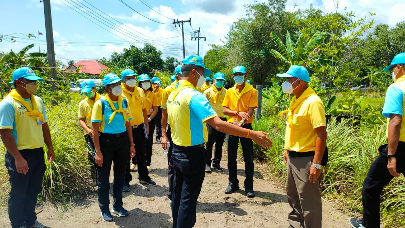 พช.ปัตตานี ลงพื้นที่เยี่ยมชมการดำเนินงานฟาร์มตัวอย่างในสมเด็จพระนางเจ้าสิริกิติ์ พระบรมราชินีนาถ ต้านภัยโควิด-19 บ้านแป้น อำเภอสายบุรี