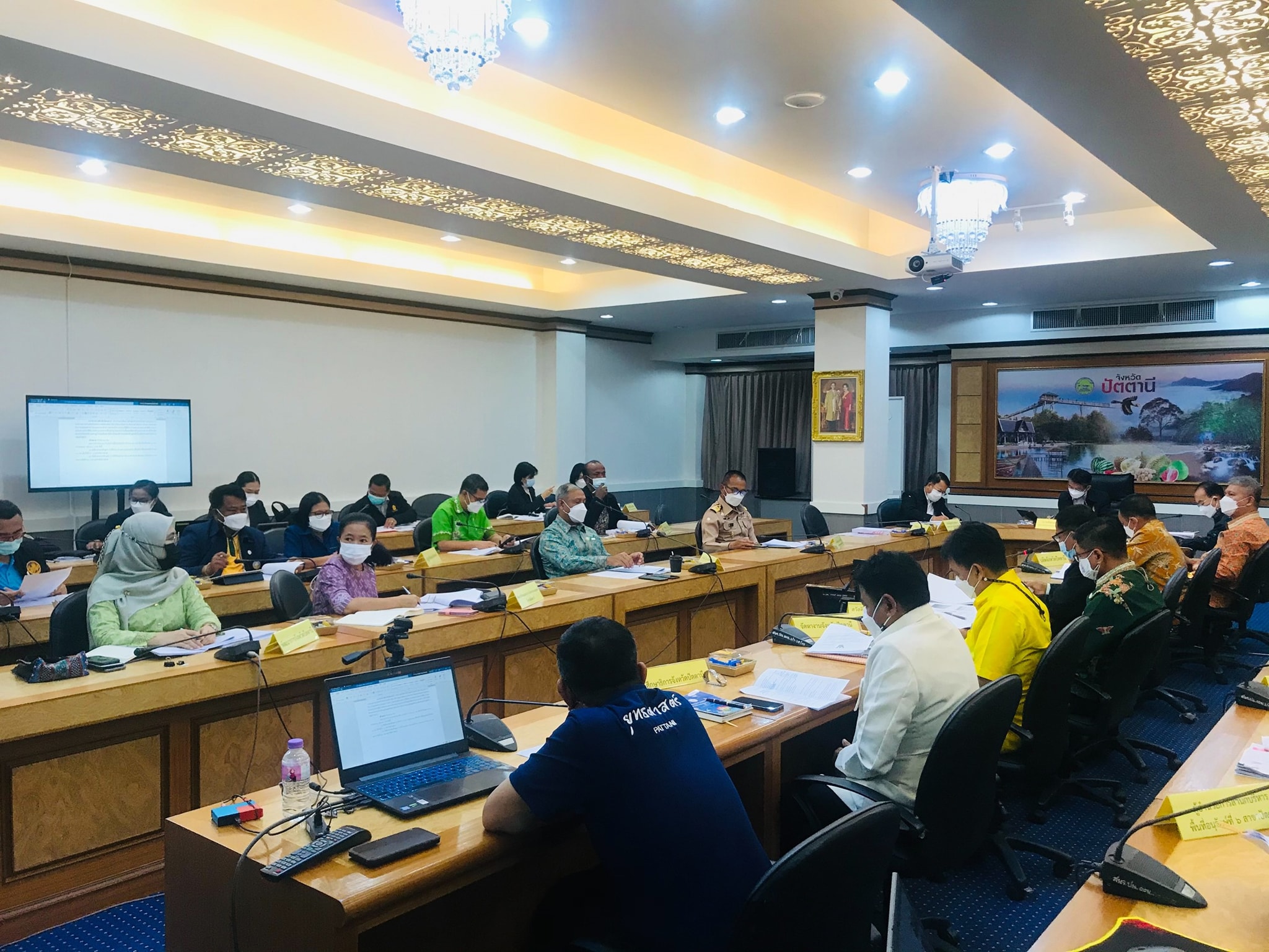 พช.ปัตตานี นำเสนอผลการส่งเสริมเศรษฐกิจฐานราก สร้างความมั่นคงด้านอาชีพและรายได้ตามหลักปรัชญาของเศรษฐกิจพอเพียง