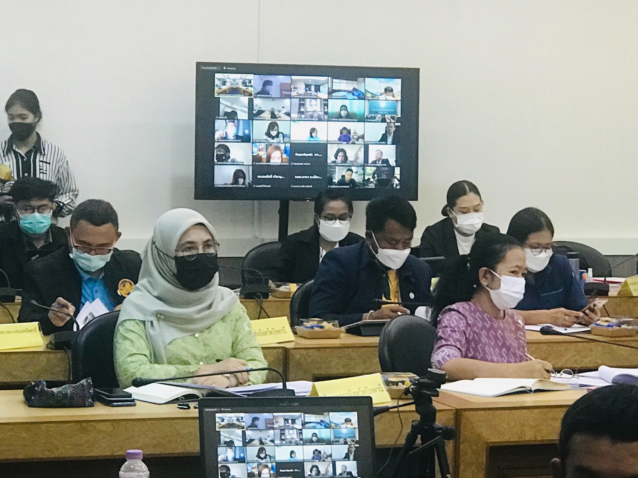 พช.ปัตตานี นำเสนอผลการส่งเสริมเศรษฐกิจฐานราก สร้างความมั่นคงด้านอาชีพและรายได้ตามหลักปรัชญาของเศรษฐกิจพอเพียง