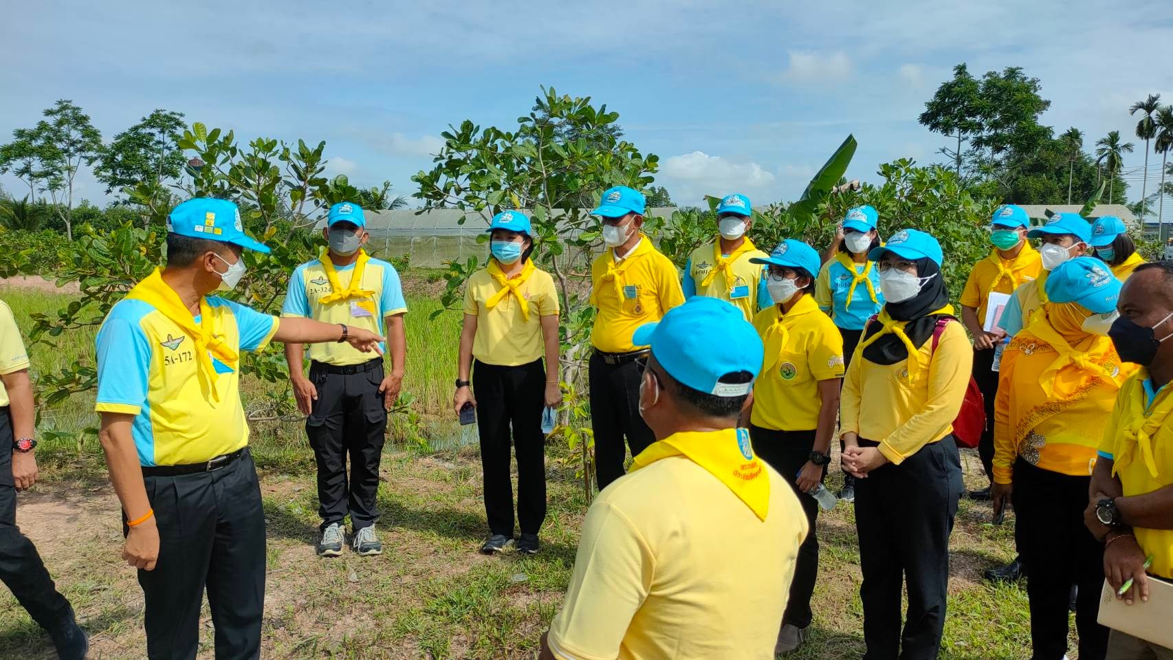 พช.ปัตตานี ลงพื้นที่เยี่ยมชมการดำเนินงานฟาร์มตัวอย่างในสมเด็จพระนางเจ้าสิริกิติ์ พระบรมราชินีนาถ ต้านภัยโควิด-19 อำเภอแม่ลาน และ อำเภอหนองจิก ปัตตานี