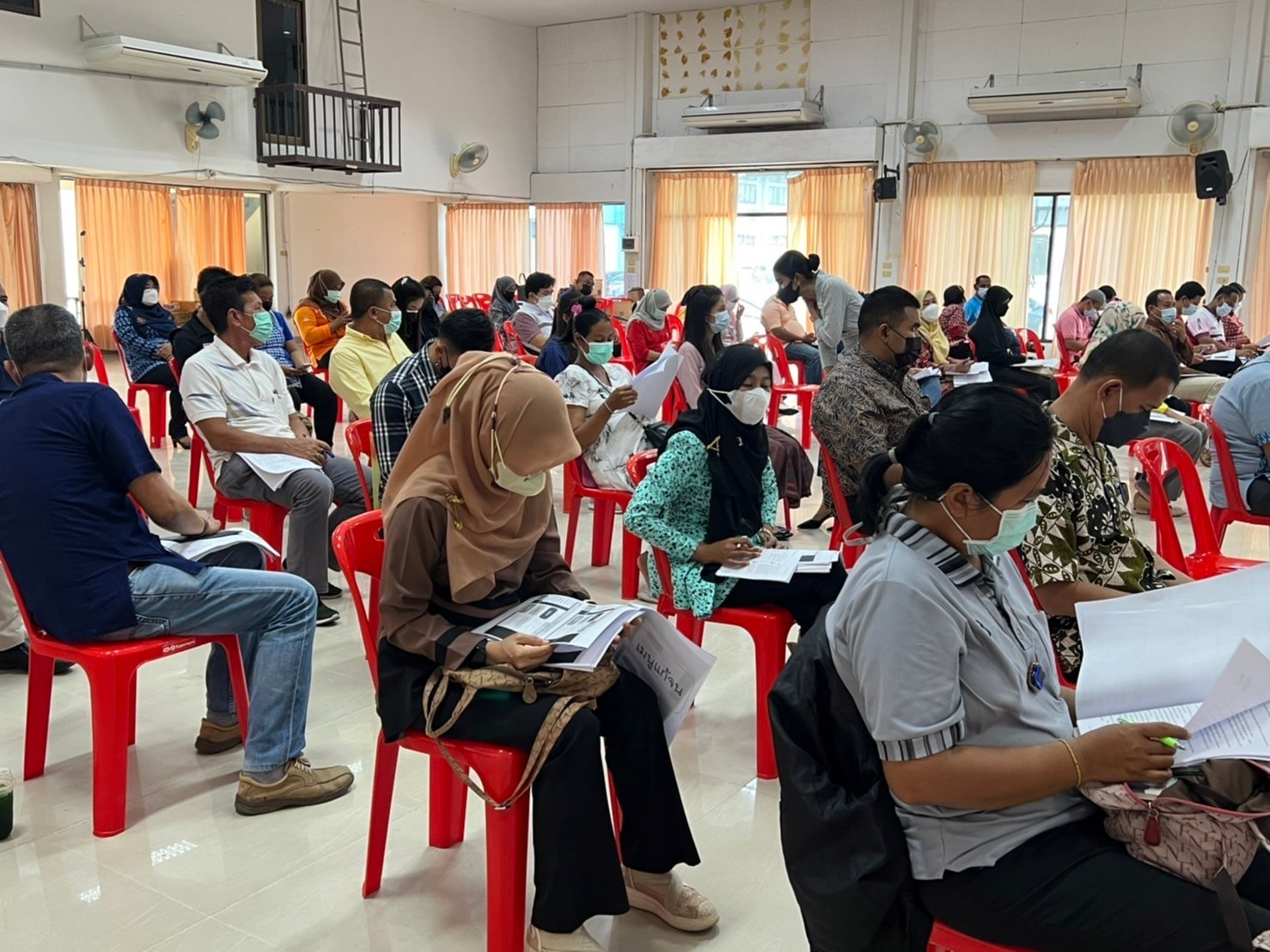 พช.ปัตตานี ลงพื้นที่สนับสนุนกระบวนการ “ขจัดความยากจนและพัฒนาคนทุกช่วงวัยอย่างยั่งยืนตามหลักปรัชญาของเศรษฐกิจพอเพียง