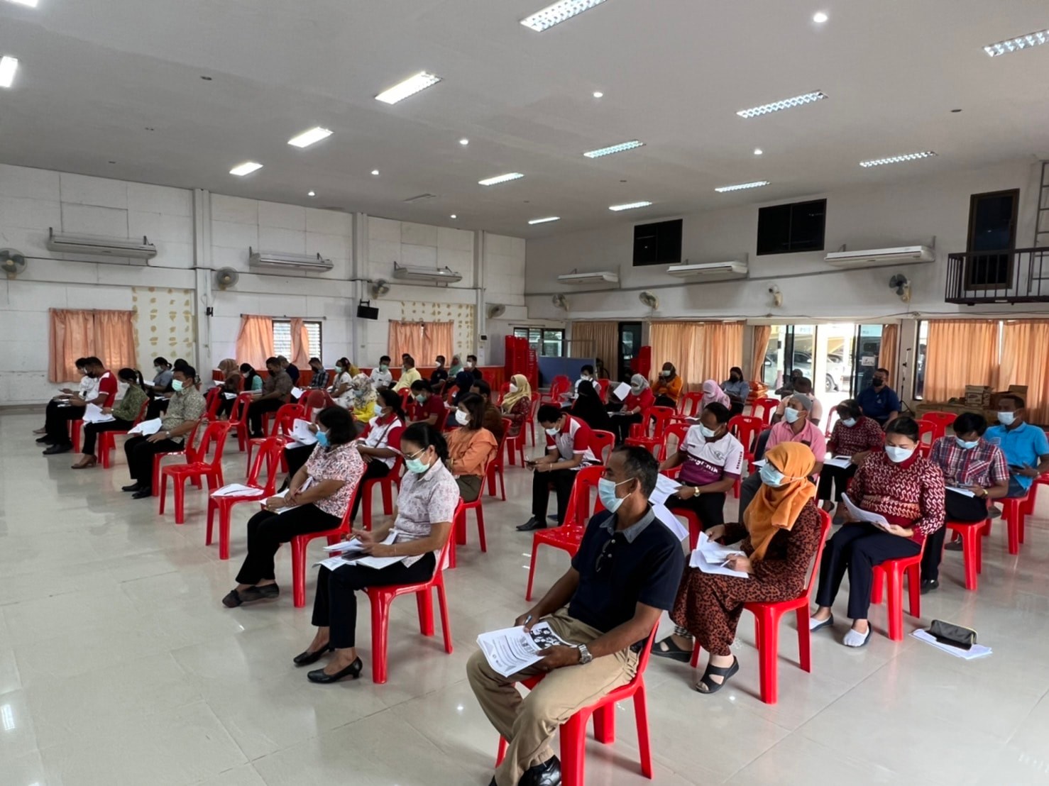 พช.ปัตตานี ลงพื้นที่สนับสนุนกระบวนการ “ขจัดความยากจนและพัฒนาคนทุกช่วงวัยอย่างยั่งยืนตามหลักปรัชญาของเศรษฐกิจพอเพียง