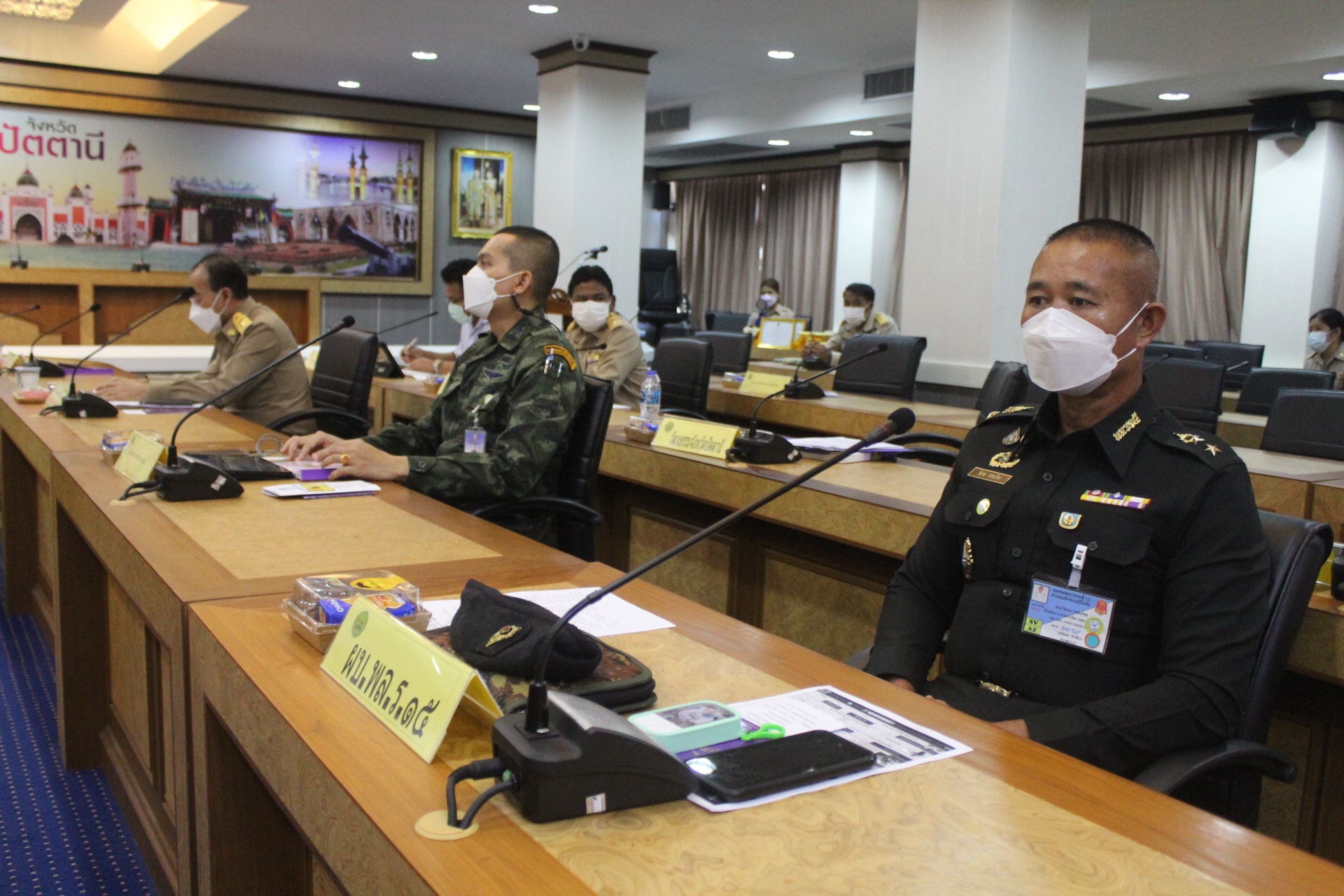 ผู้ว่าฯ ปัตตานี เน้นย้ำทีมปฏิบัติการฯ วิเคราะห์สภาพปัญหาร่วมหาทางออก คร. ใช้หลัก 4ท. คือ ทัศนคติ ทักษะ ทรัพยากรและทางออก ขจัดความยากจนและพัฒนาคนทุกช่วงวัยอย่างยั่งยืนตามหลักปรัชญาของเศรษฐกิจพอเพียง