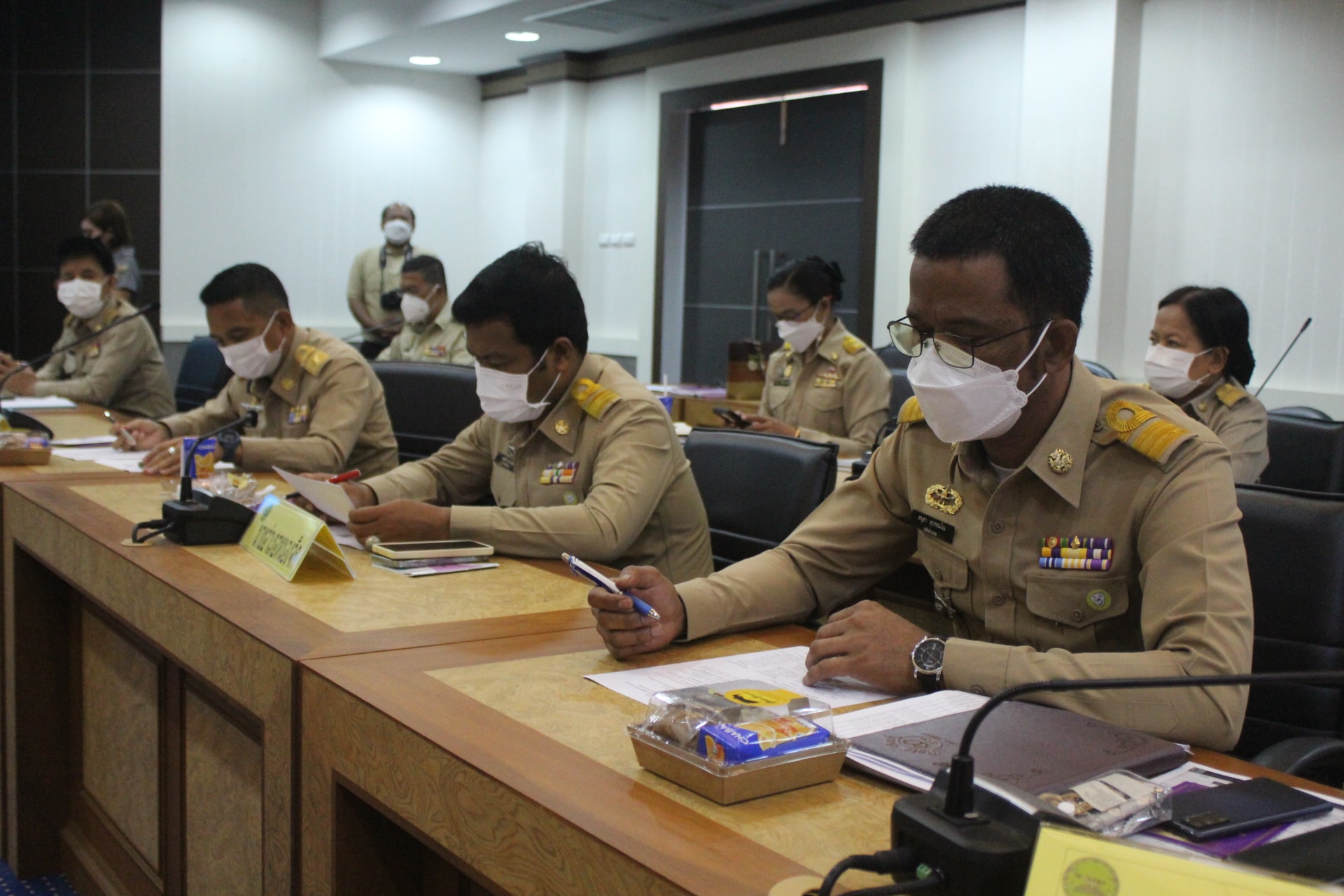 ผู้ว่าฯ ปัตตานี เน้นย้ำทีมปฏิบัติการฯ วิเคราะห์สภาพปัญหาร่วมหาทางออก คร. ใช้หลัก 4ท. คือ ทัศนคติ ทักษะ ทรัพยากรและทางออก ขจัดความยากจนและพัฒนาคนทุกช่วงวัยอย่างยั่งยืนตามหลักปรัชญาของเศรษฐกิจพอเพียง