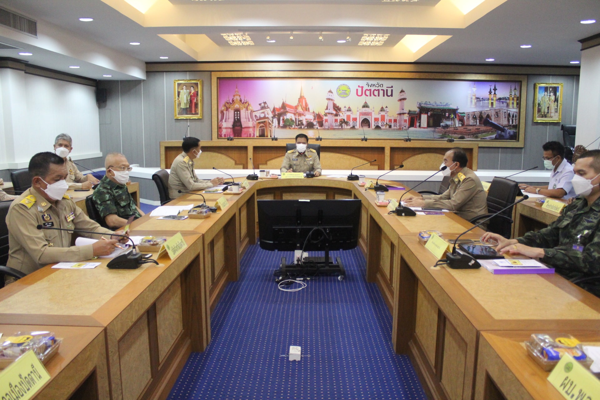 ผู้ว่าฯ ปัตตานี เน้นย้ำทีมปฏิบัติการฯ วิเคราะห์สภาพปัญหาร่วมหาทางออก คร. ใช้หลัก 4ท. คือ ทัศนคติ ทักษะ ทรัพยากรและทางออก ขจัดความยากจนและพัฒนาคนทุกช่วงวัยอย่างยั่งยืนตามหลักปรัชญาของเศรษฐกิจพอเพียง