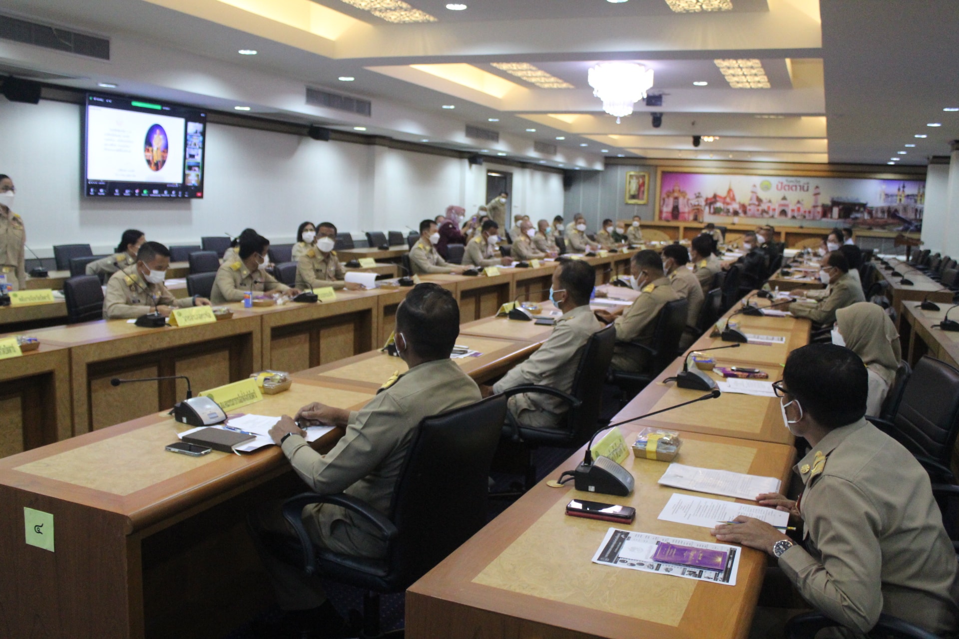 ผู้ว่าฯ ปัตตานี เน้นย้ำทีมปฏิบัติการฯ วิเคราะห์สภาพปัญหาร่วมหาทางออก คร. ใช้หลัก 4ท. คือ ทัศนคติ ทักษะ ทรัพยากรและทางออก ขจัดความยากจนและพัฒนาคนทุกช่วงวัยอย่างยั่งยืนตามหลักปรัชญาของเศรษฐกิจพอเพียง