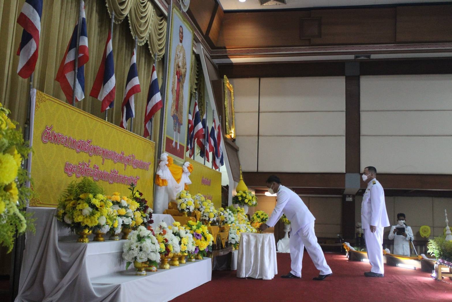 พช.ปัตตานี ร่วมพิธีวางพานพุ่มดอกไม้ถวายราชสักการะ เนื่องในวันพระบาทสมเด็จพระพุทธยอดฟ้าจุฬาโลกมหาราช และวันที่ระลึกมหาจักรีบรมราชวงศ์