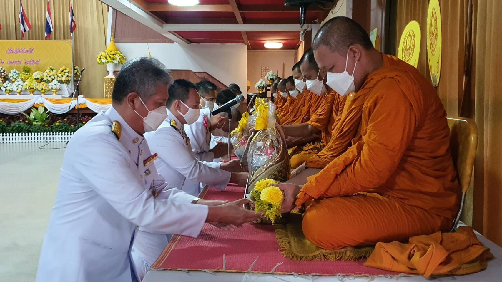 พช.ปัตตานี ร่วมพิธีวางพานพุ่มดอกไม้ถวายราชสักการะ เนื่องในวันพระบาทสมเด็จพระพุทธยอดฟ้าจุฬาโลกมหาราช และวันที่ระลึกมหาจักรีบรมราชวงศ์