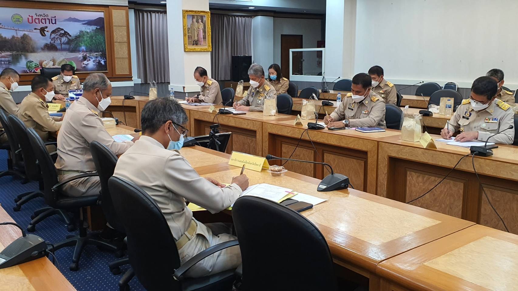 พช.ปัตตานี ร่วมประชุมขับเคลื่อนและติดตามนโยบายของรัฐบาลและภารกิจสำคัญของกระทรวงมหาดไทย (ประจำเดือนเมษายน) ผ่านระบบวีดีทัศน์