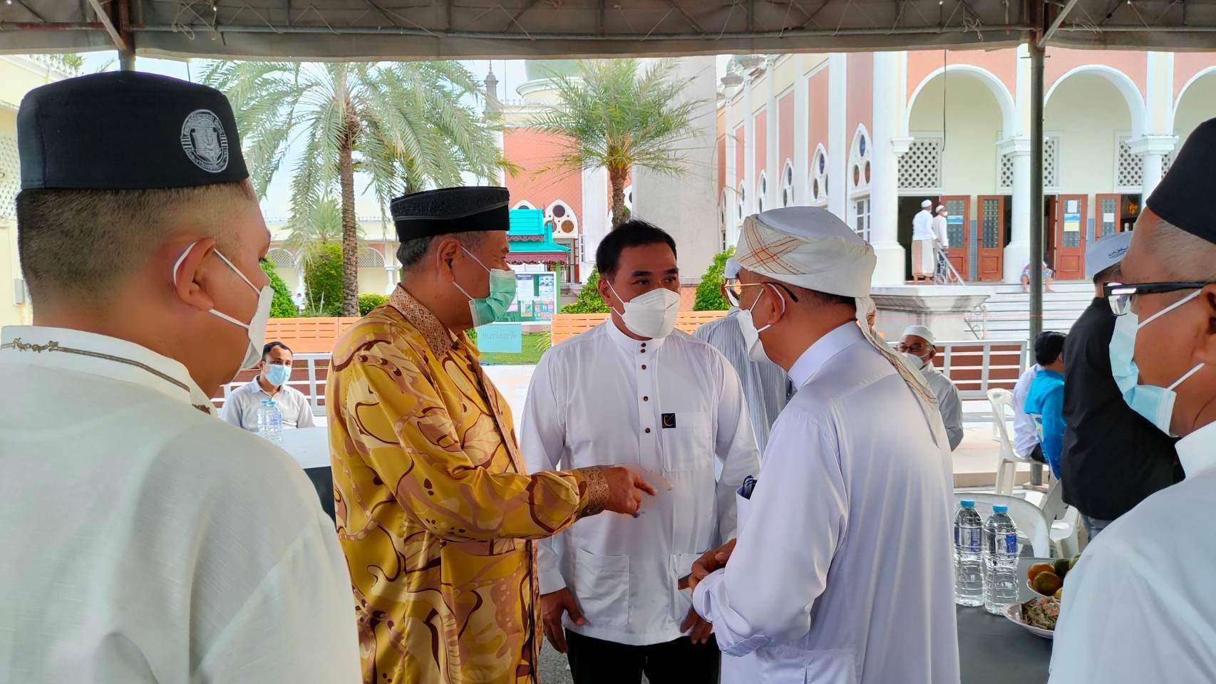 พช.ปัตตานี ร่วมกิจกรรม “ละศีล-อด ในเดือนรอมฎอน (เริ่มรับประทานอาหารมื้อแรกของวัน ในช่วงเทศกาลถือศีล-อด ของชาวมุสลิม) ประจำปี 2565